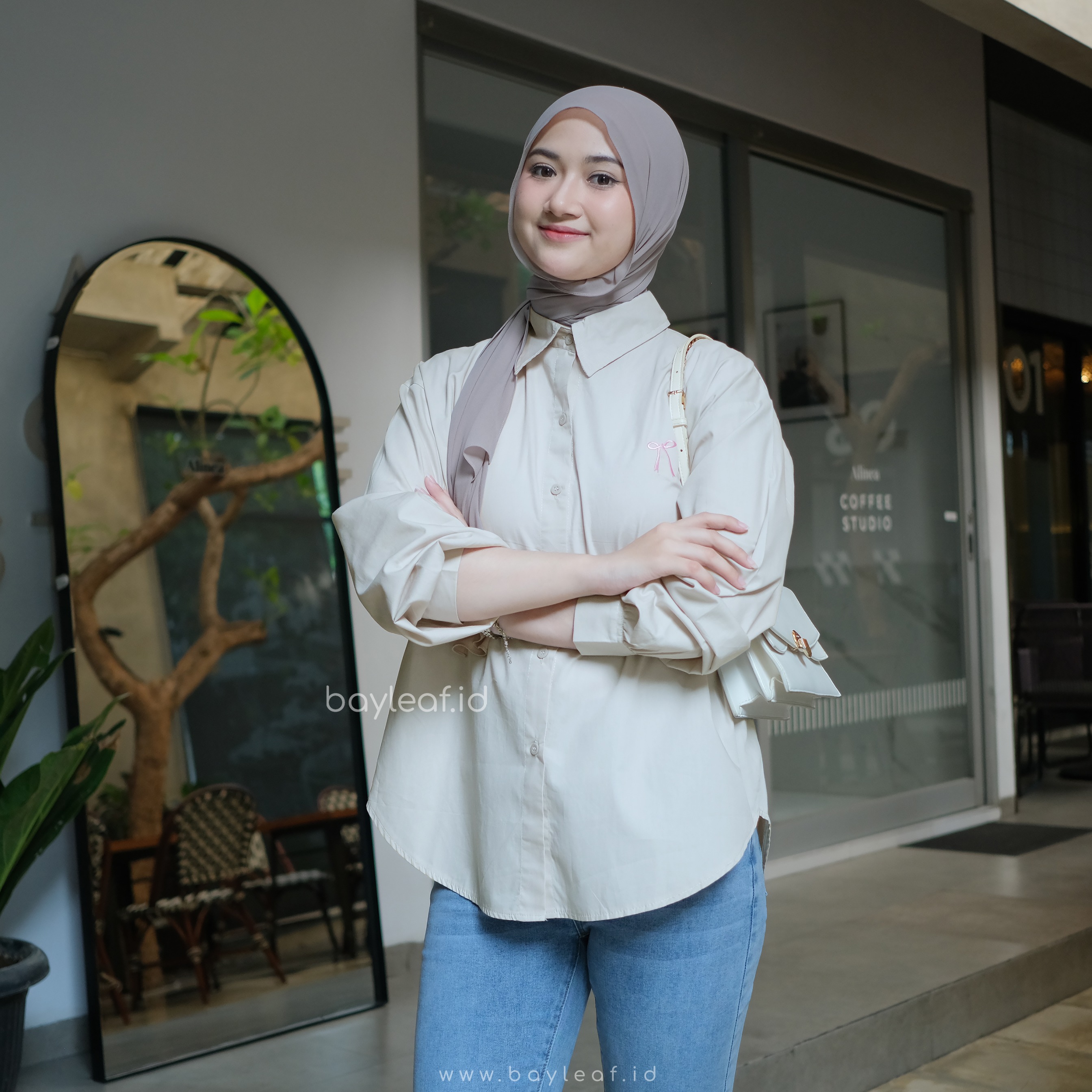 Gempita Basic Shirt | Atasan Kemeja Casual Wanita dengan Pita