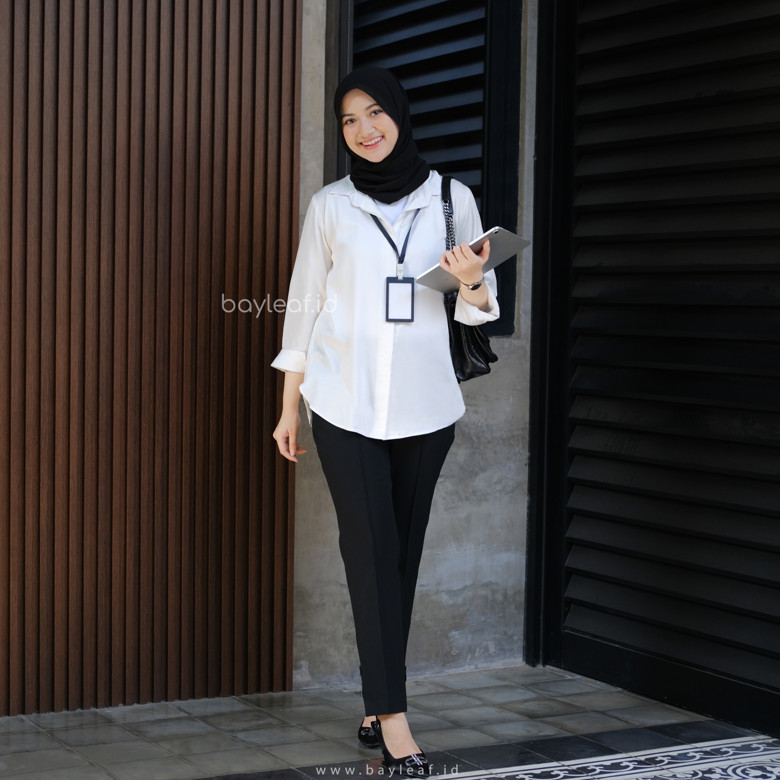 Kanaya Kemeja Basic Wanita