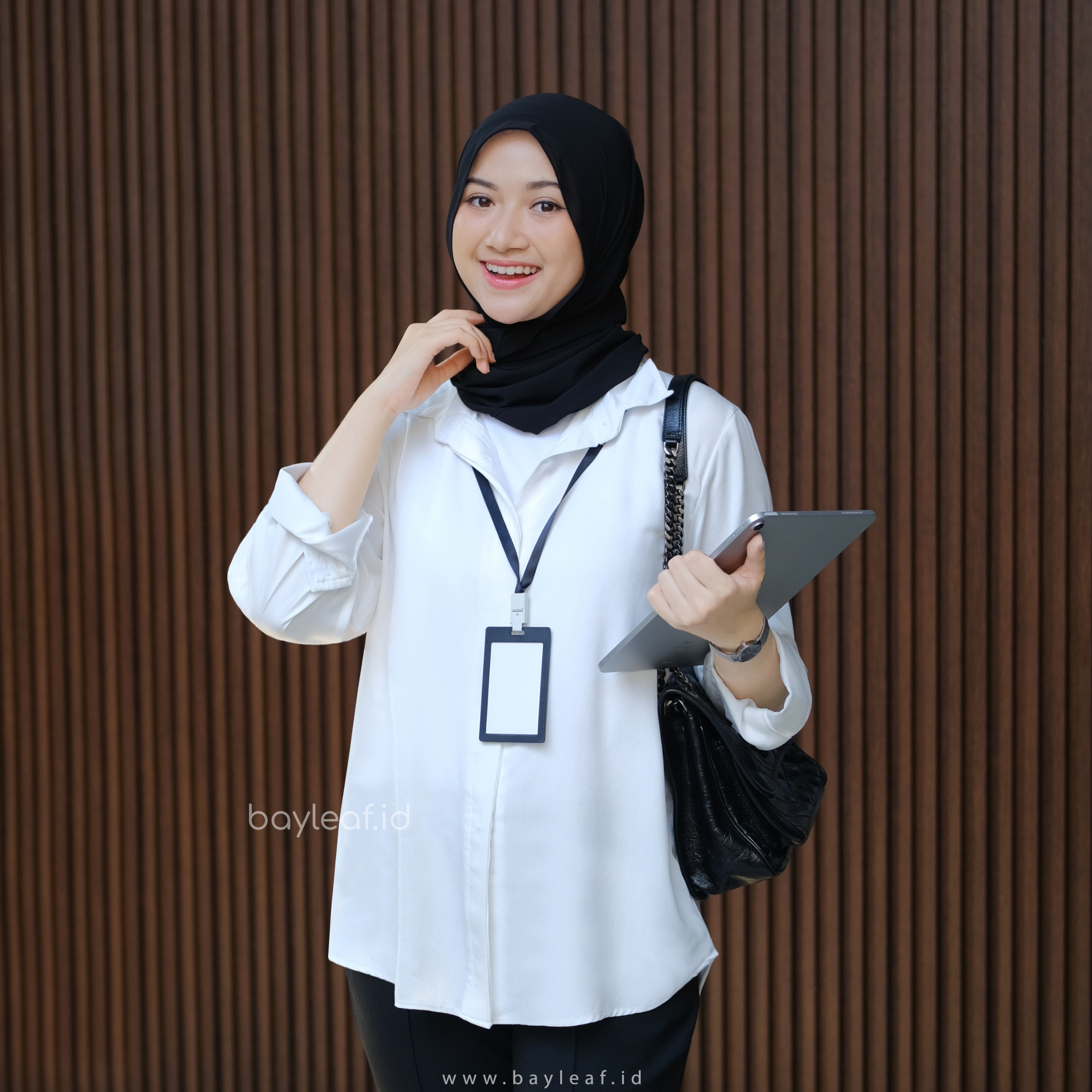 Kanaya Kemeja Basic Wanita
