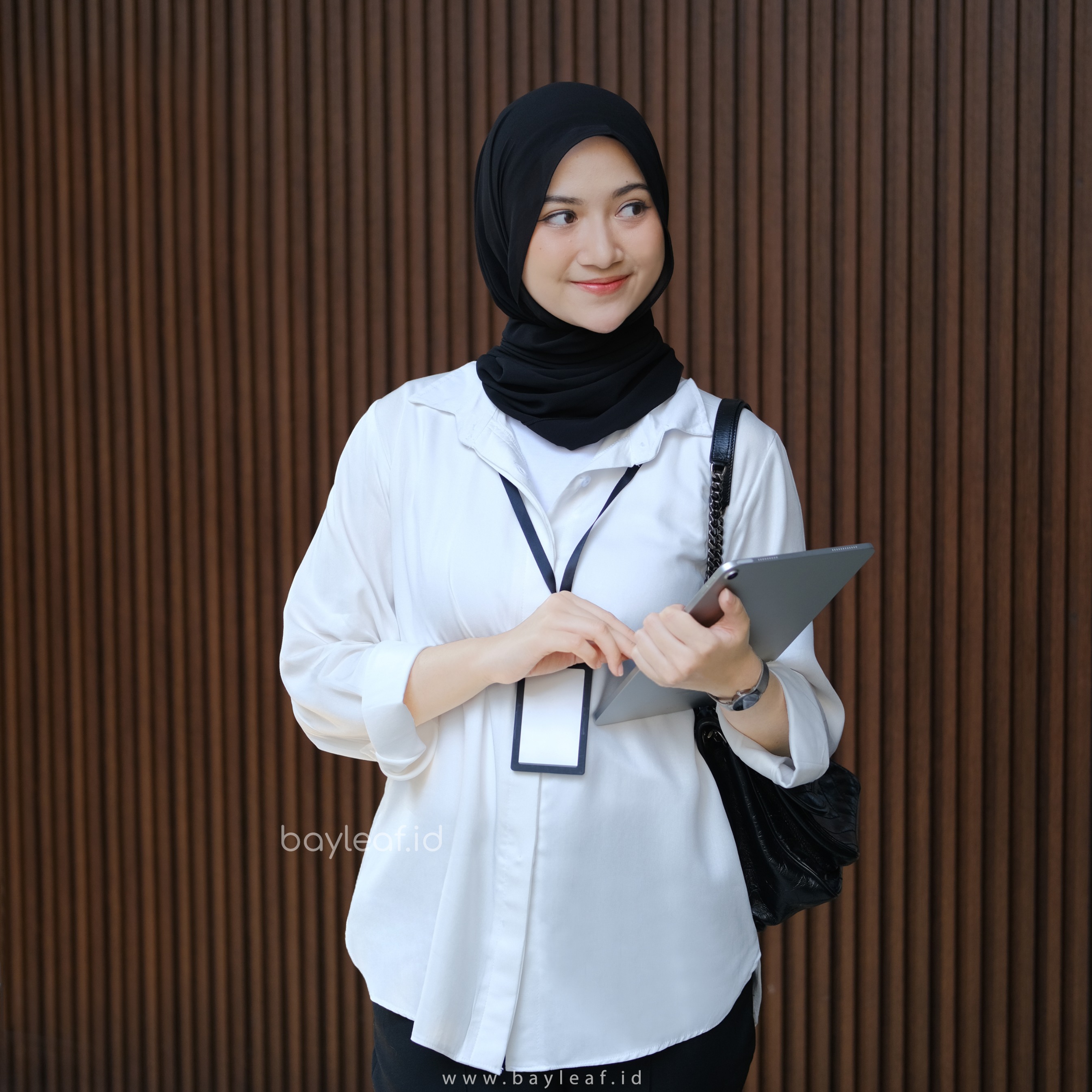 Kanaya Kemeja Basic Wanita