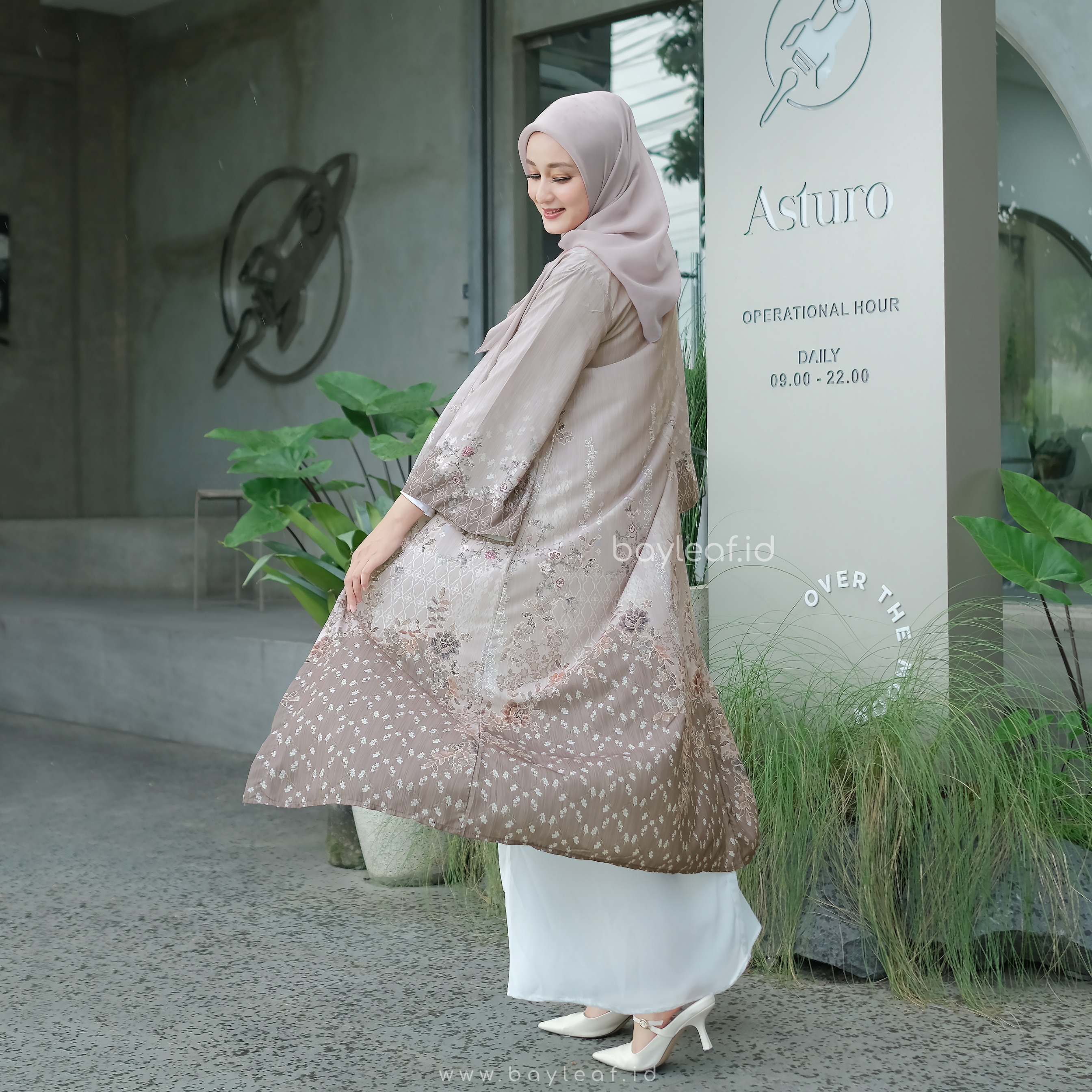 Miranda Emily Long Outer Motif Bunga