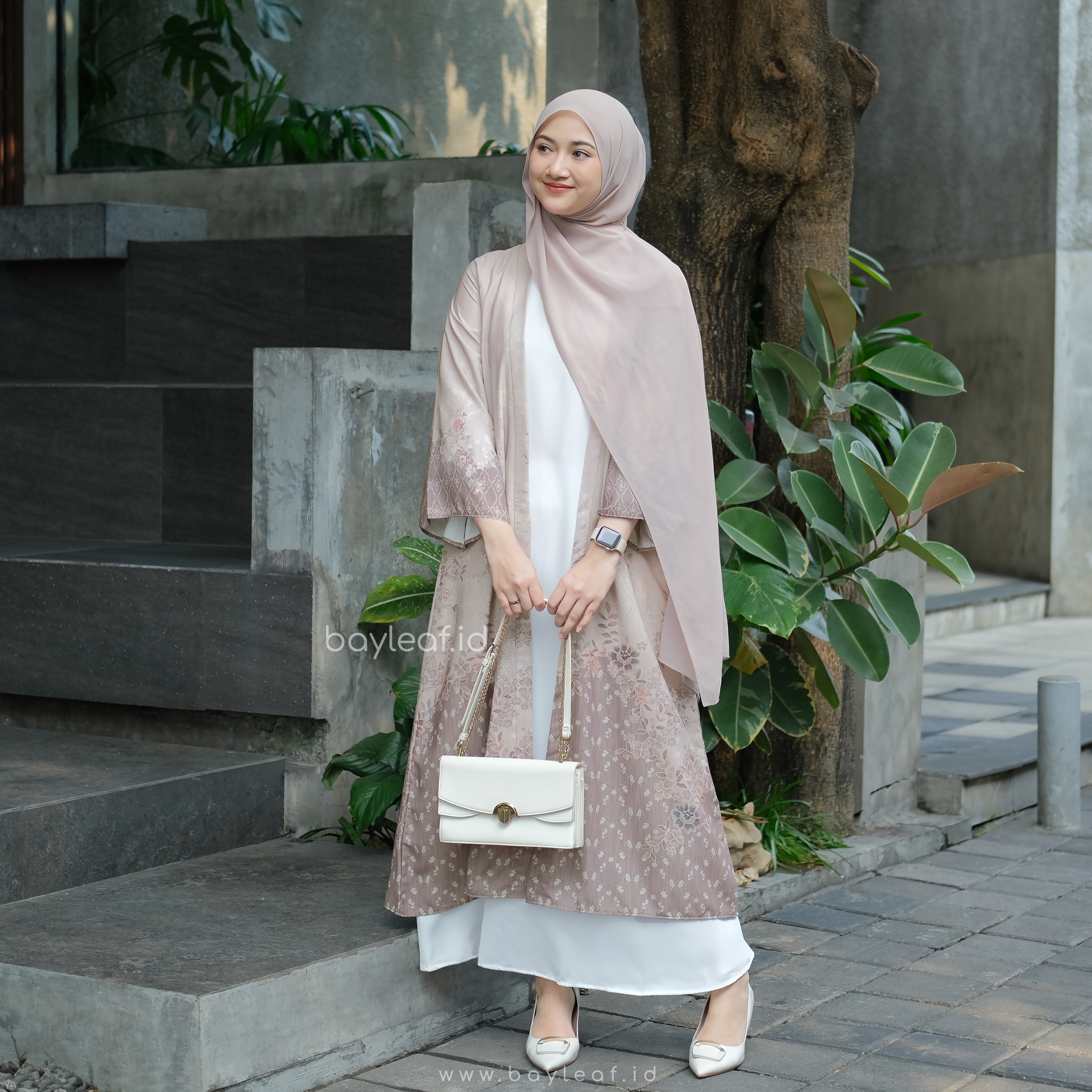 Miranda Emily Long Outer Motif Bunga
