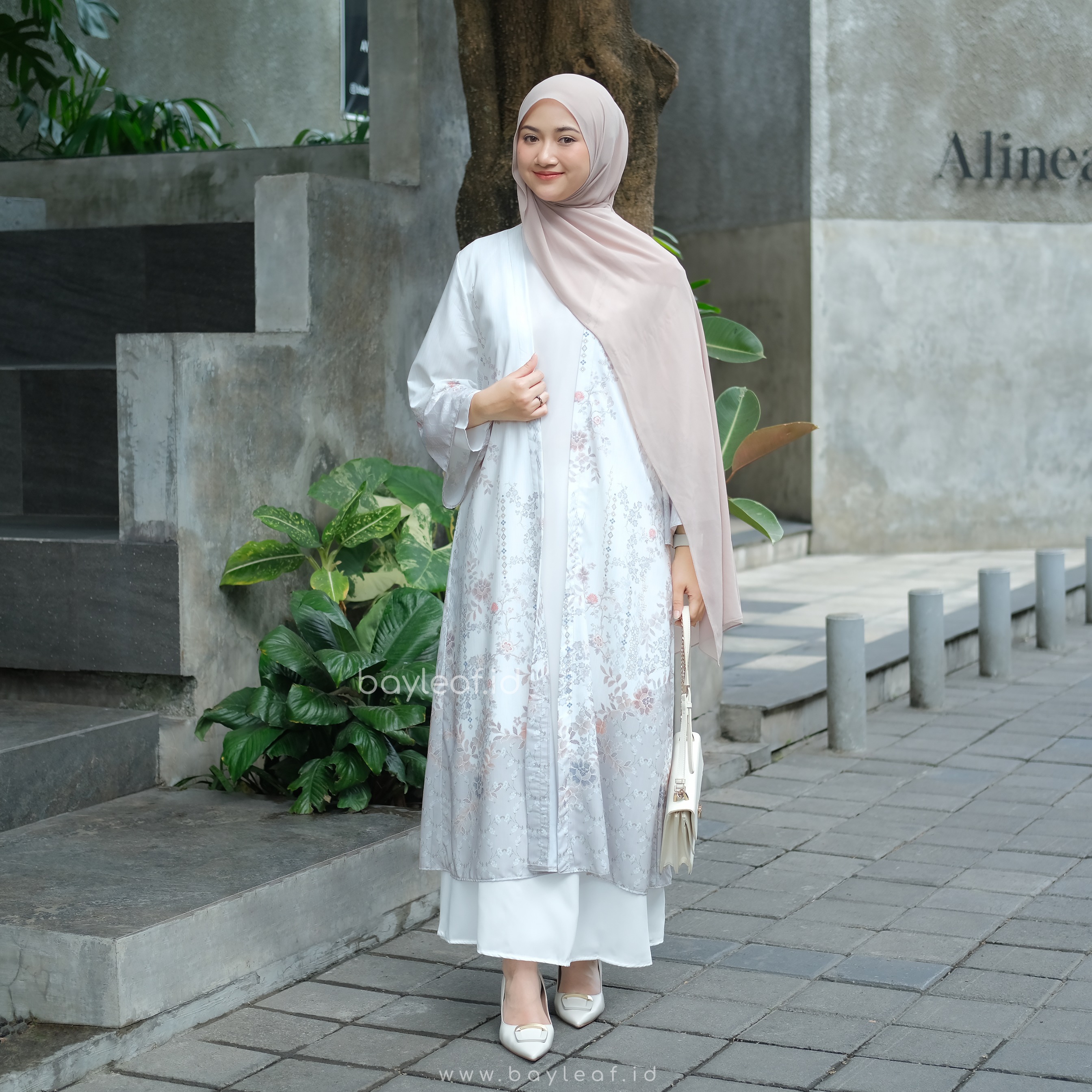Miranda Emily Long Outer Motif Bunga