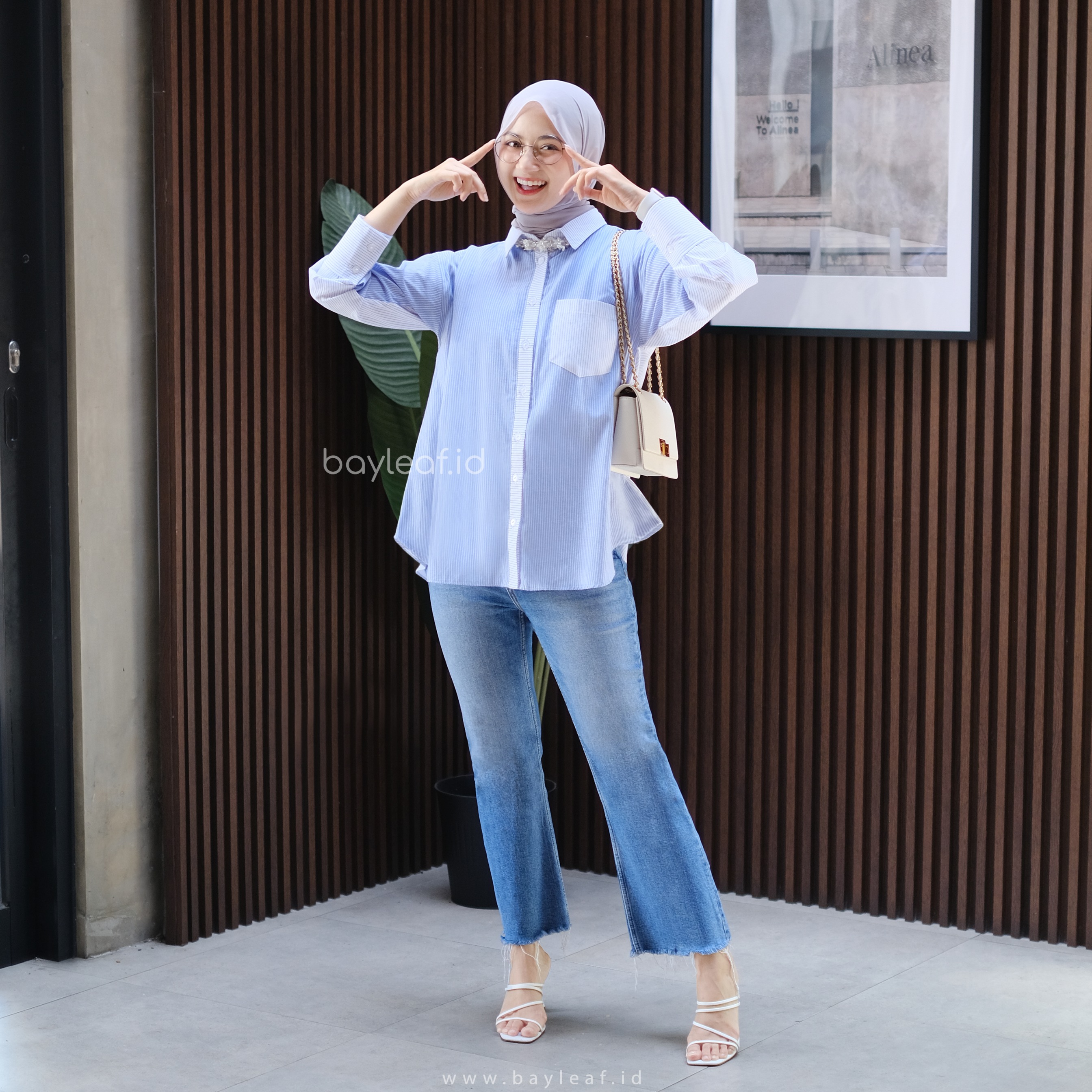 Prisia Strip Blash - Kemeja Salur Wanita dengan Motif Garis Modern