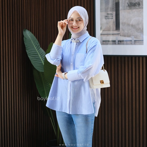 Image of Prisia Strip Blash - Kemeja Salur Wanita dengan Motif Garis Modern