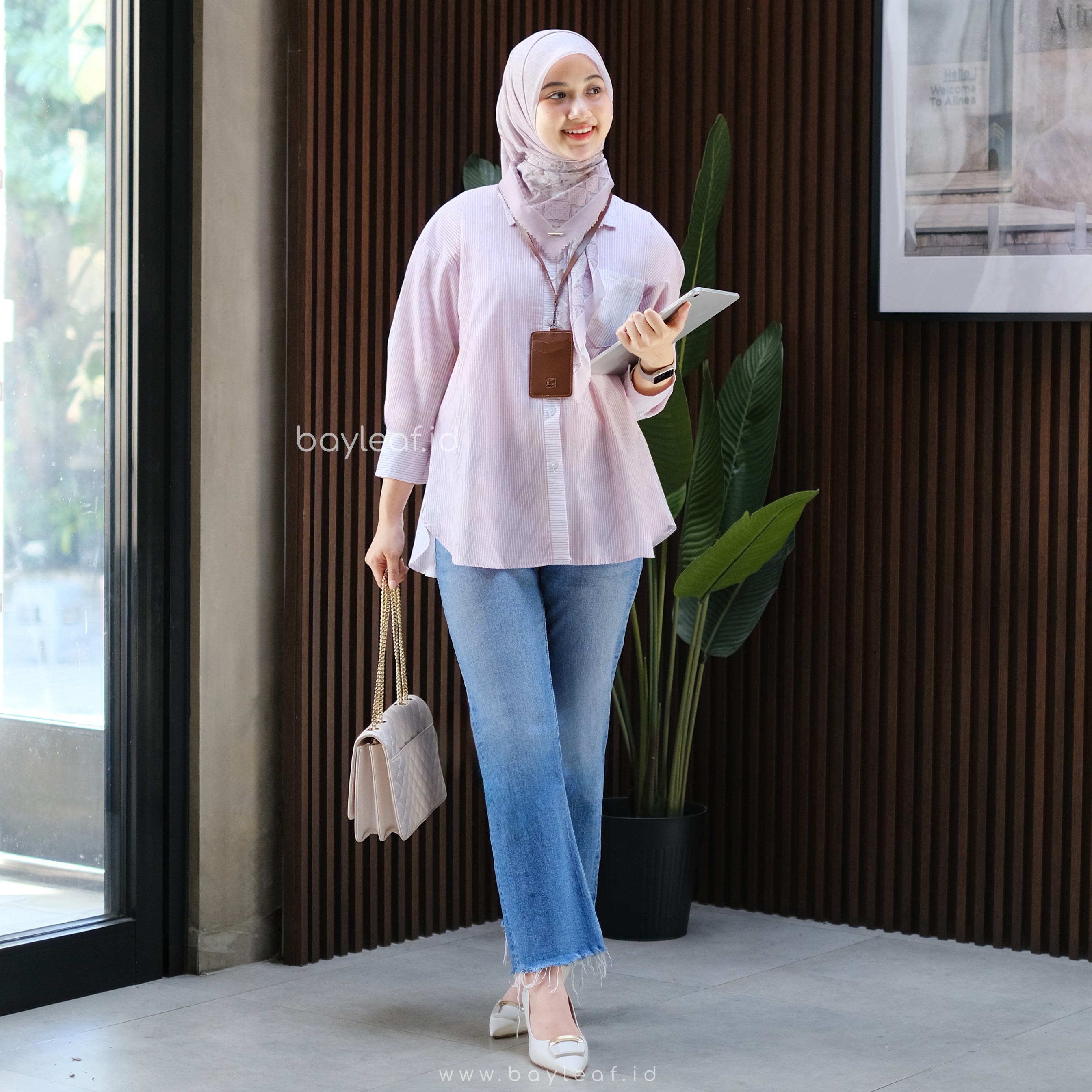 Prisia Strip Blash - Kemeja Salur Wanita dengan Motif Garis Modern