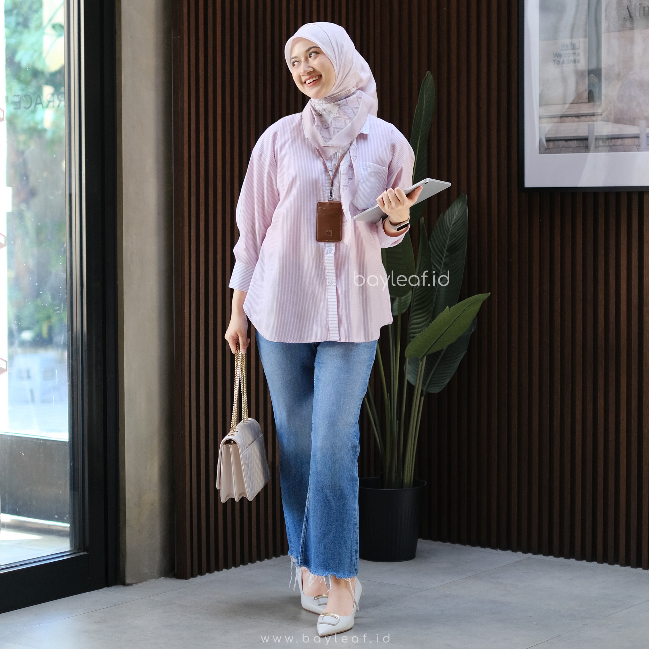 Prisia Strip Blash - Kemeja Salur Wanita dengan Motif Garis Modern