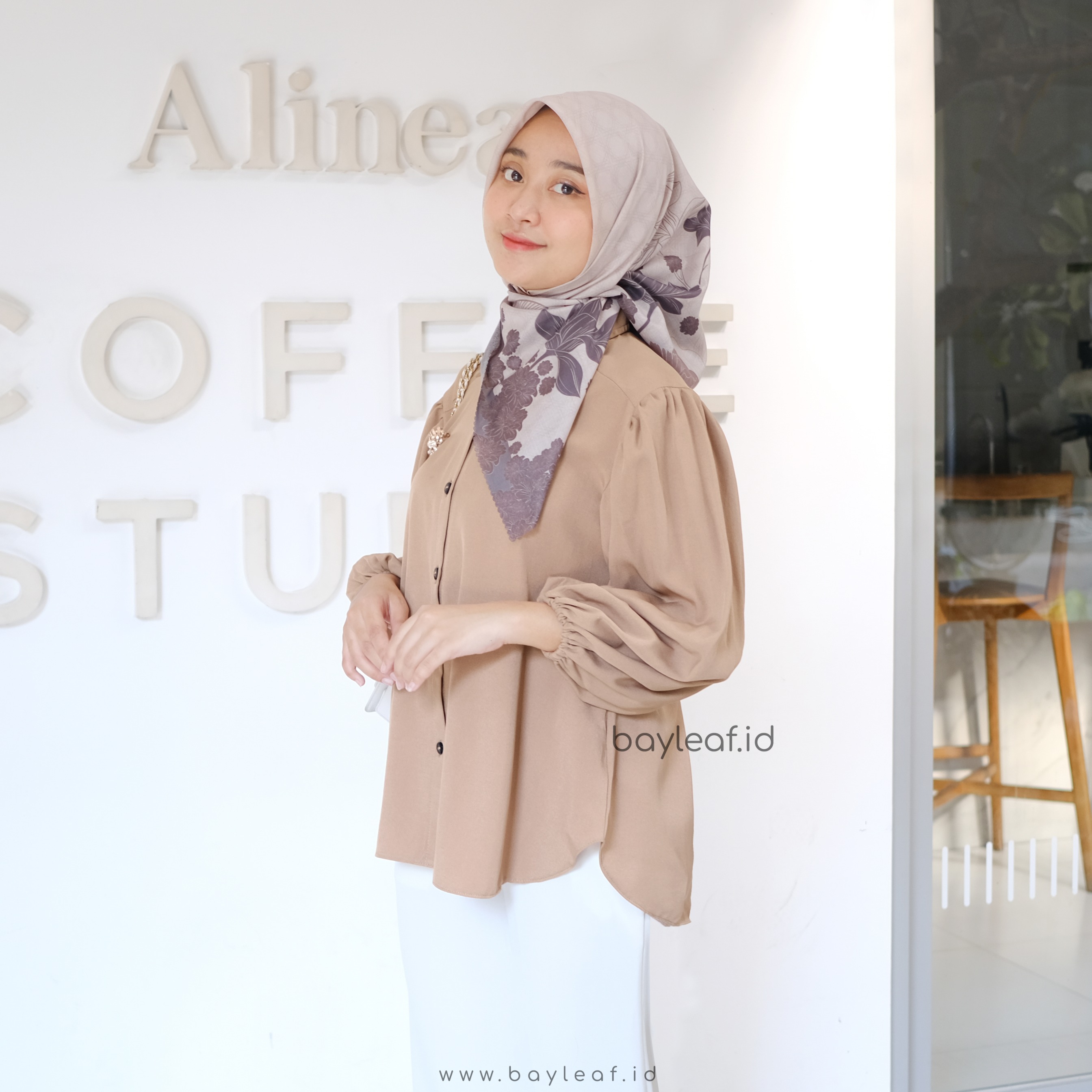 Shakila Basic Shirt Lengan 7/8 