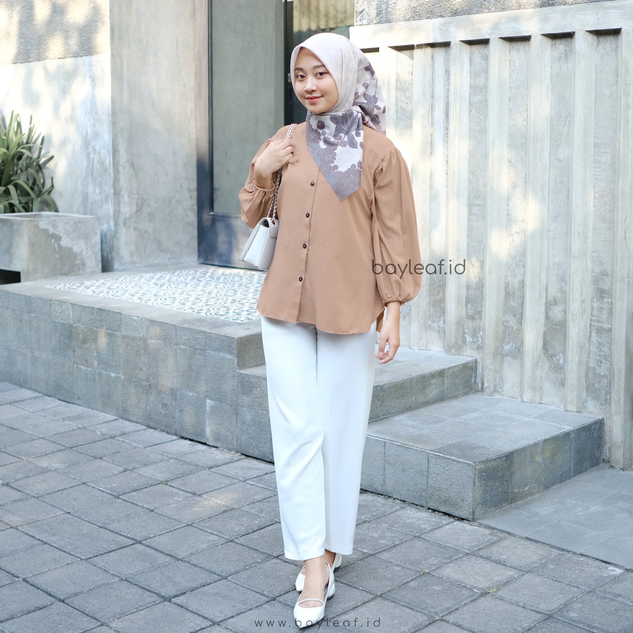 Shakila Basic Shirt Lengan 7/8 