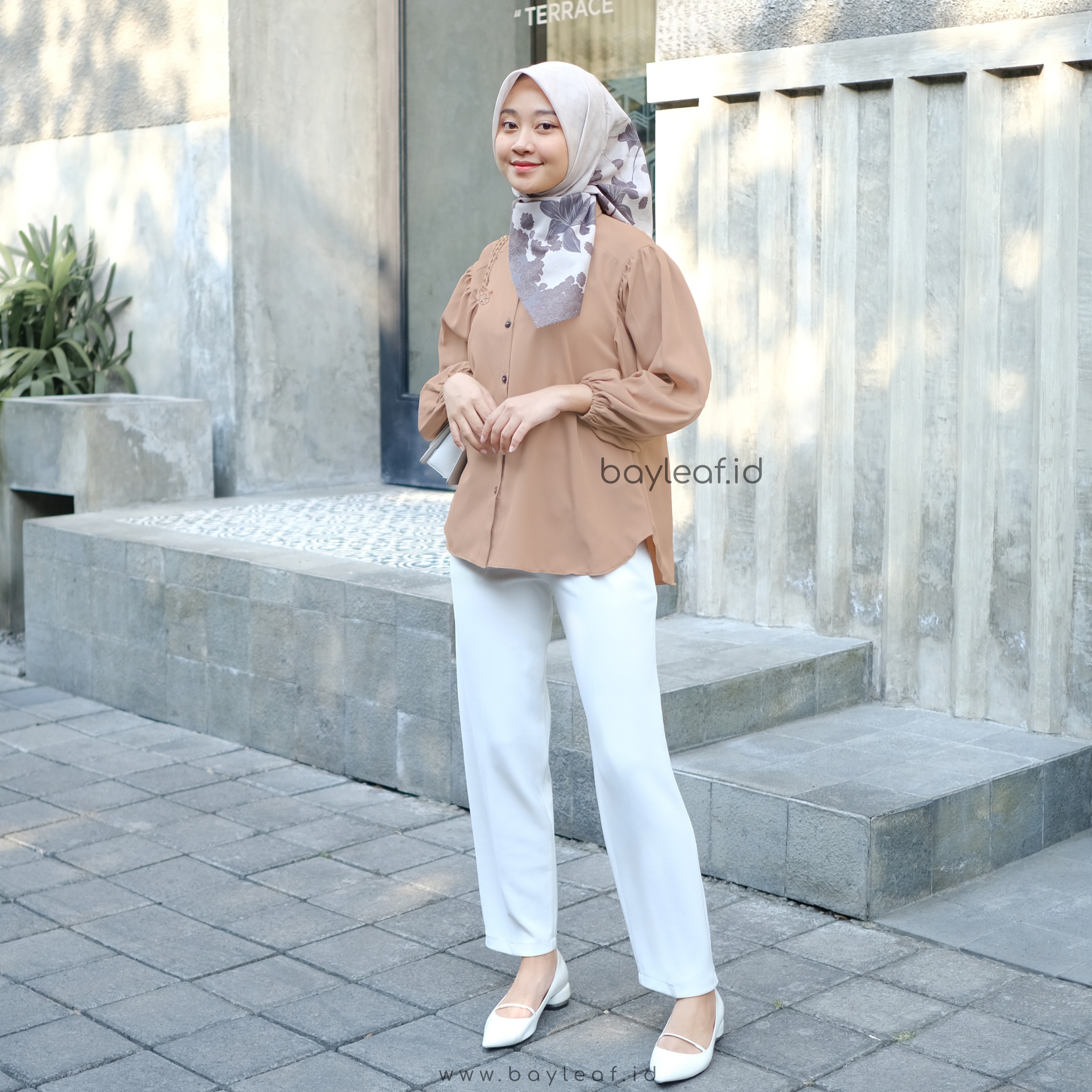 Shakila Basic Shirt Lengan 7/8 