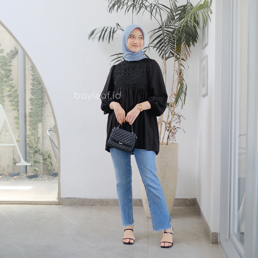 Tiara Blouse Brokat