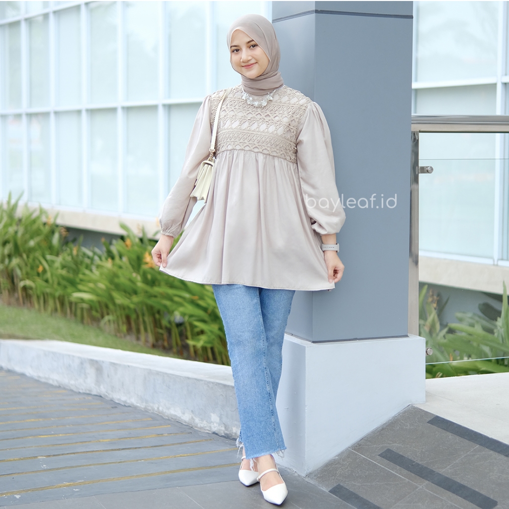 Tiara Blouse Brokat