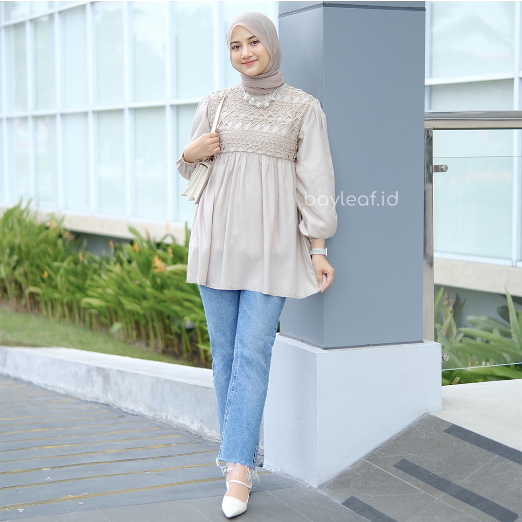 Tiara Blouse Brokat