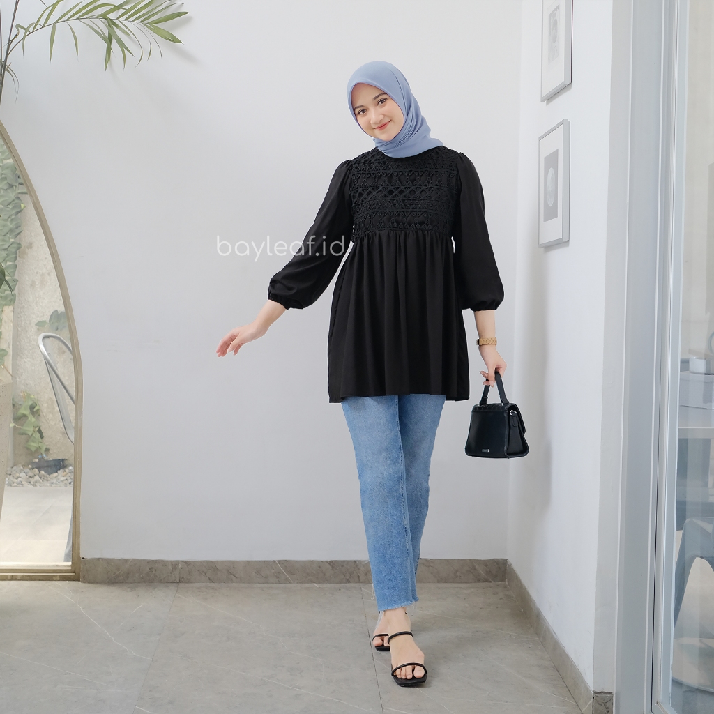 Tiara Blouse Brokat
