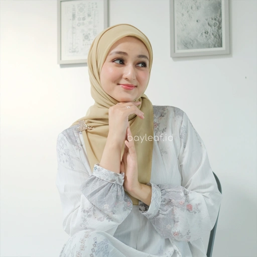 Image of Hijab Segi Empat Paris Basic