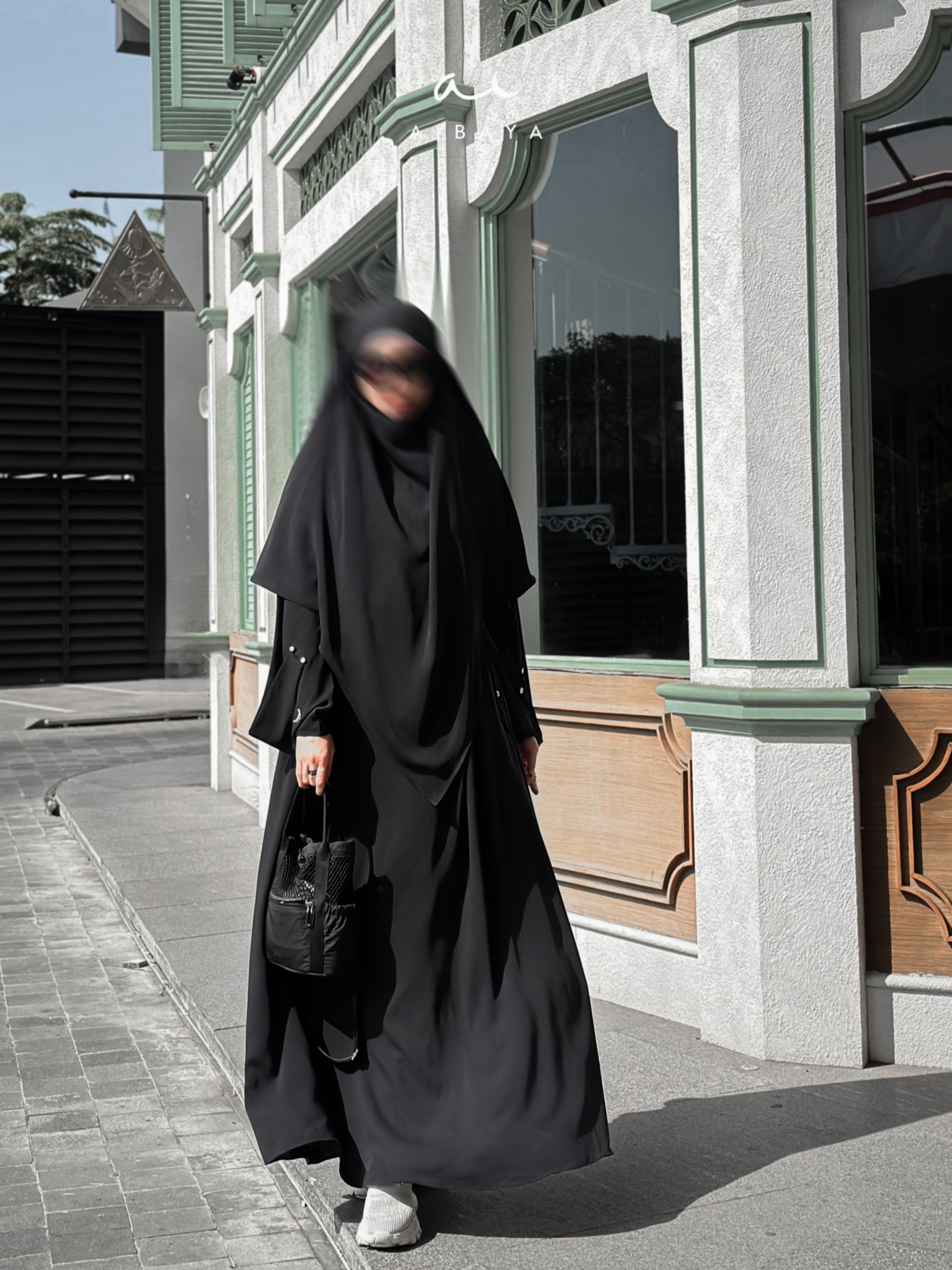 Khamsa Abaya