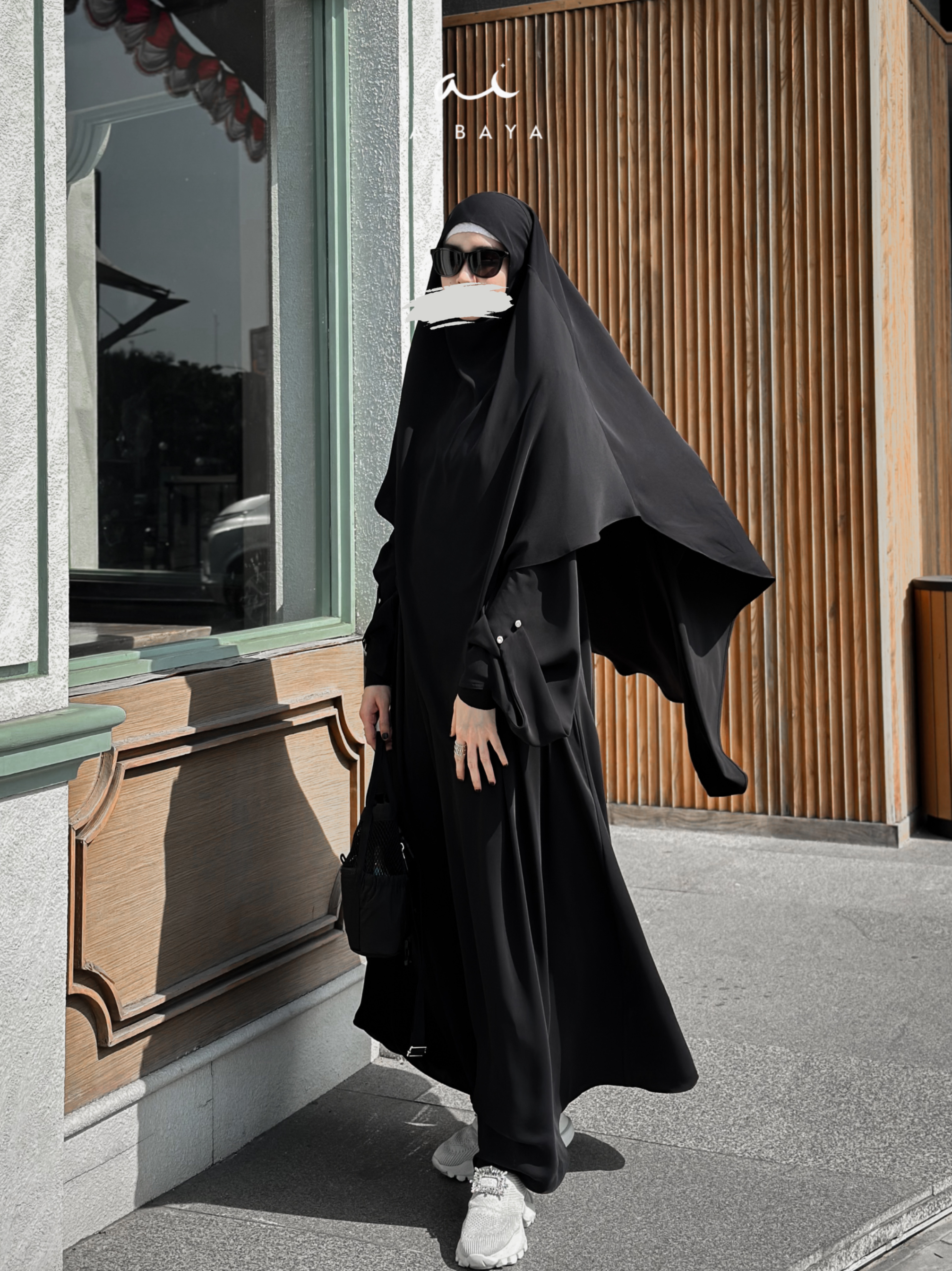 Khamsa Abaya