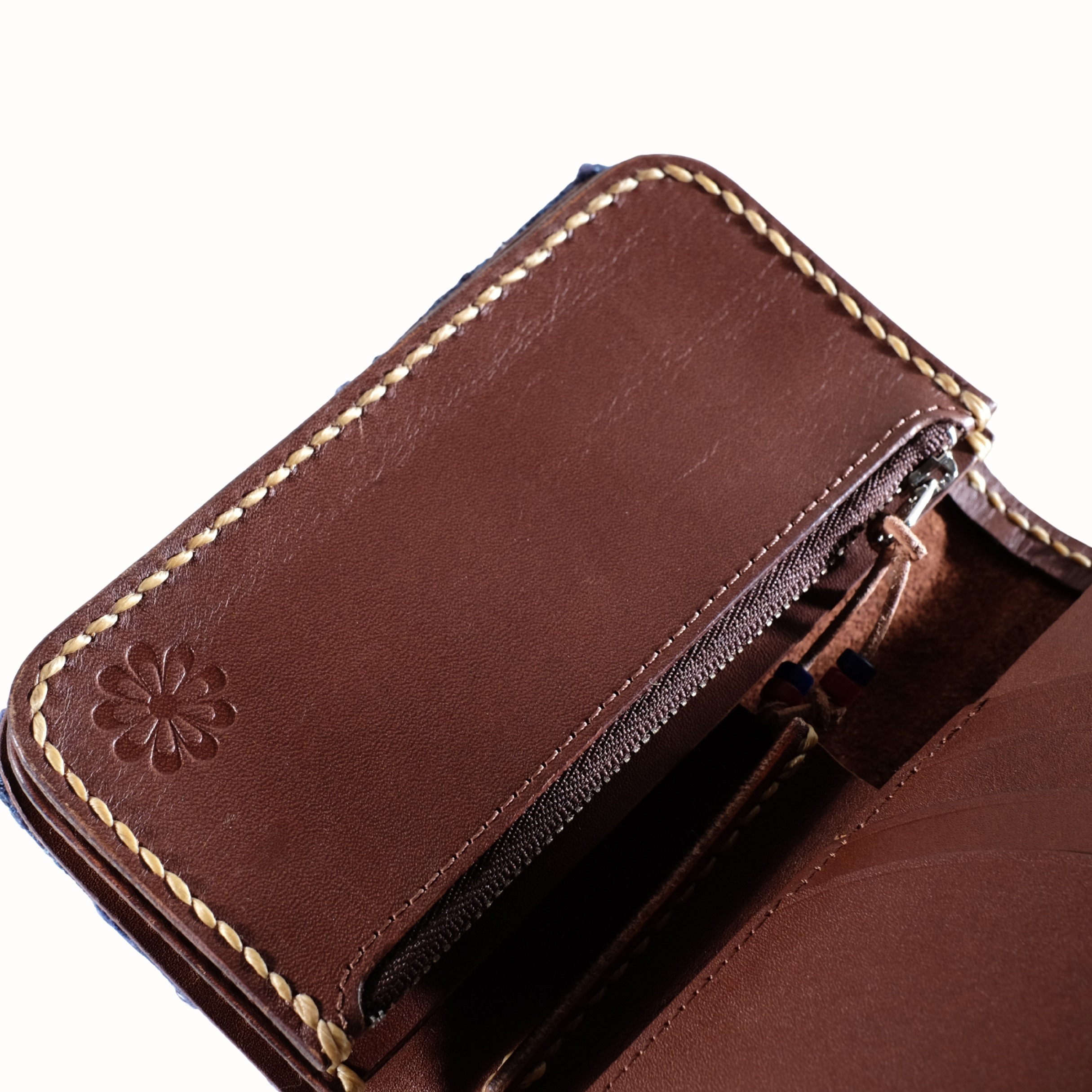 VOYEJ Eagle Feather Sr x Secaworks Cognac Coffee - Dompet Kulit Medium Pria
