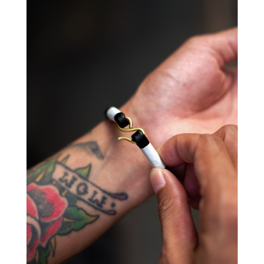VOYEJ Bracelet Single Loop Black - Gelang Kulit Asli Unisex