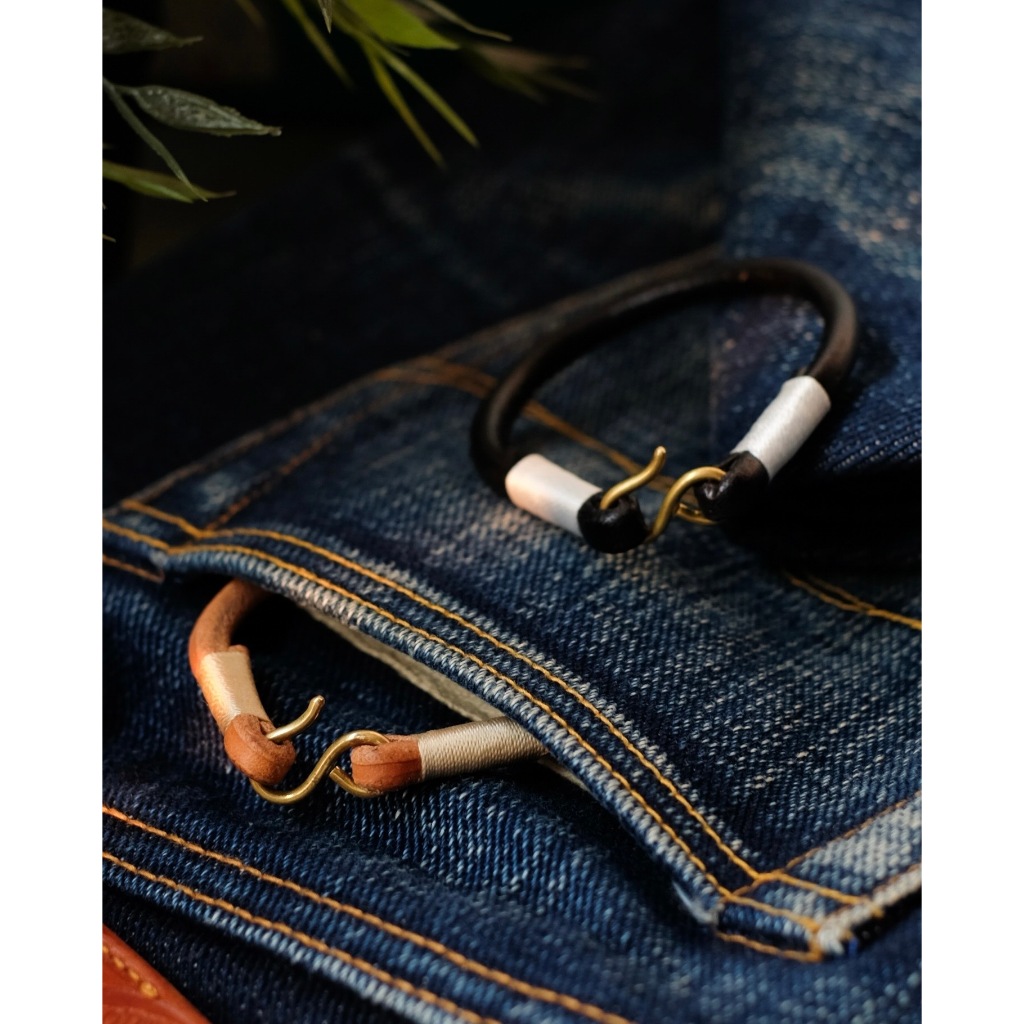 VOYEJ Bracelet Single Loop Black - Gelang Kulit Asli Unisex