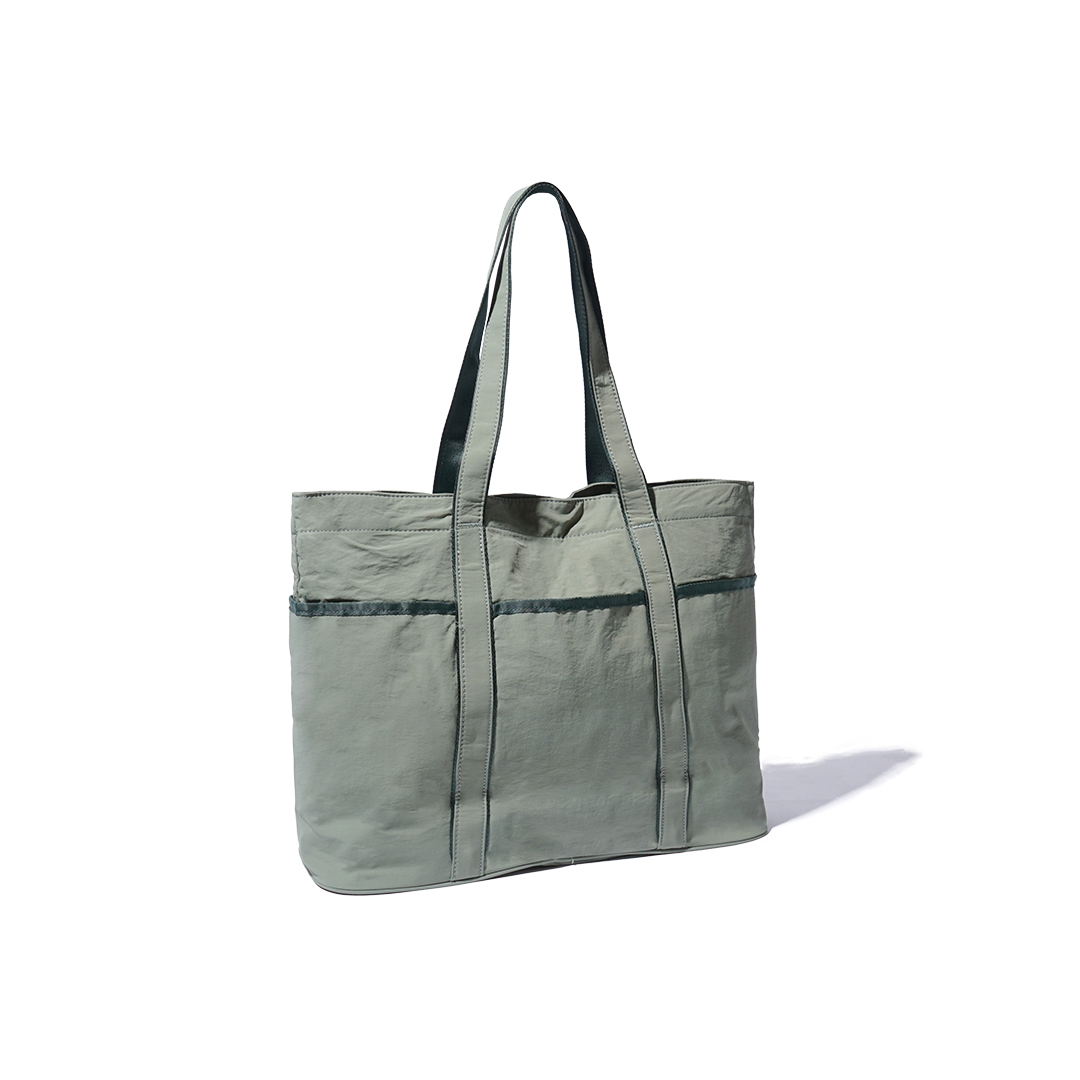 Lululemon Daily Multi-Pocket 20L Tote Bag