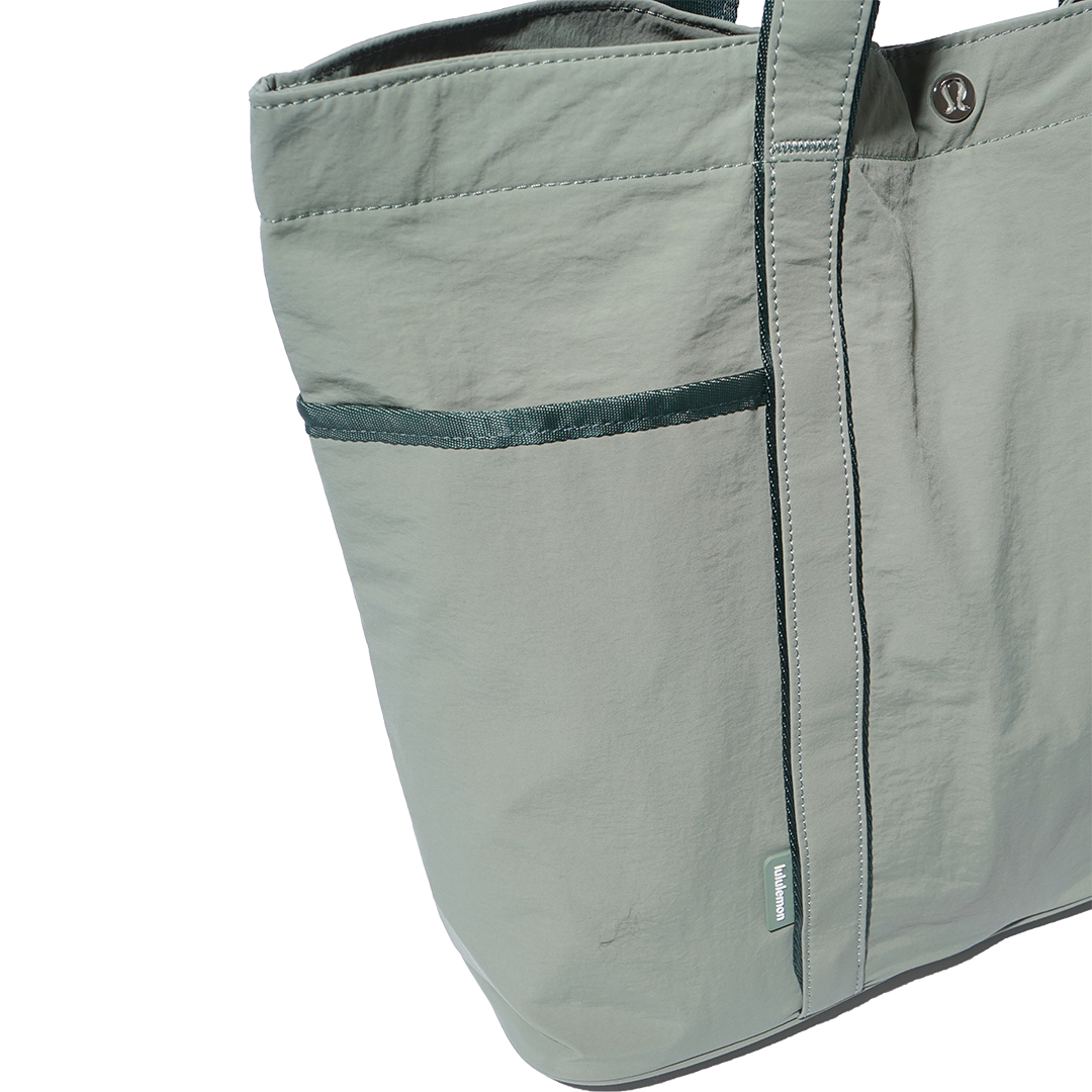 Lululemon Daily Multi-Pocket 20L Tote Bag
