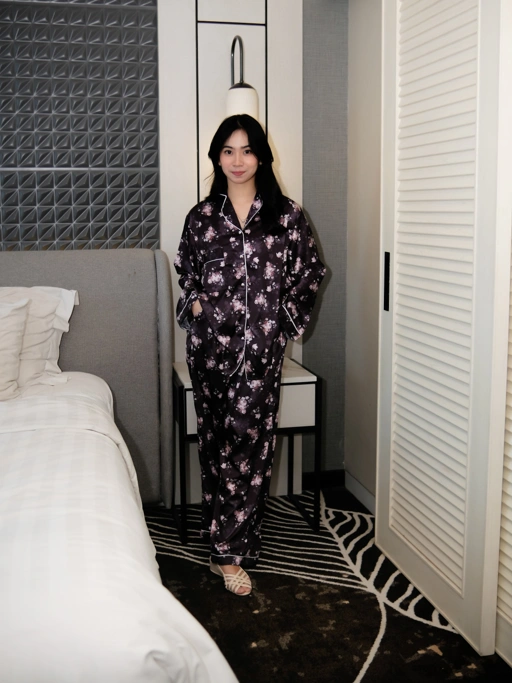 Image of NAOMI Pajamas Wanita Premium Lengan Pendek Busui Friendly Bahan Silk Mewah