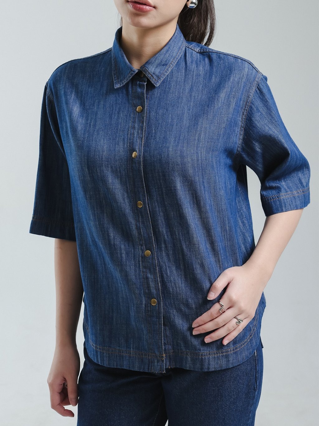 EXIT Zelia Denim Blouse | Kemeja Wanita - Atasan Lengan Pendek