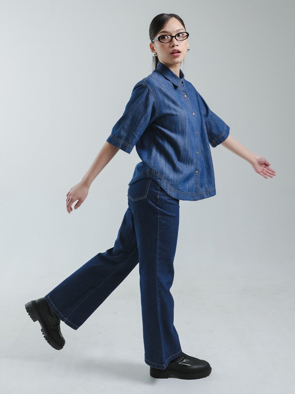 EXIT Zelia Denim Blouse | Kemeja Wanita - Atasan Lengan Pendek