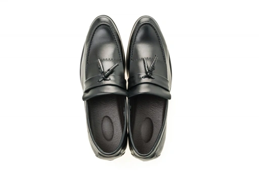 Sepatu Pantovel Super Stylish, Latest Collection form Burberry, suited for Metrosexual Men living in big cities