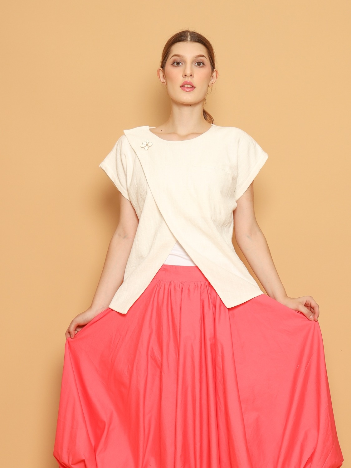 Nona Rona Daisy Vest White