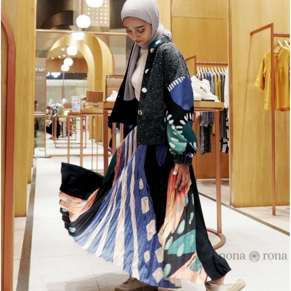 Nona Rona x Chikigo - Salira Pleats Skirt - Black