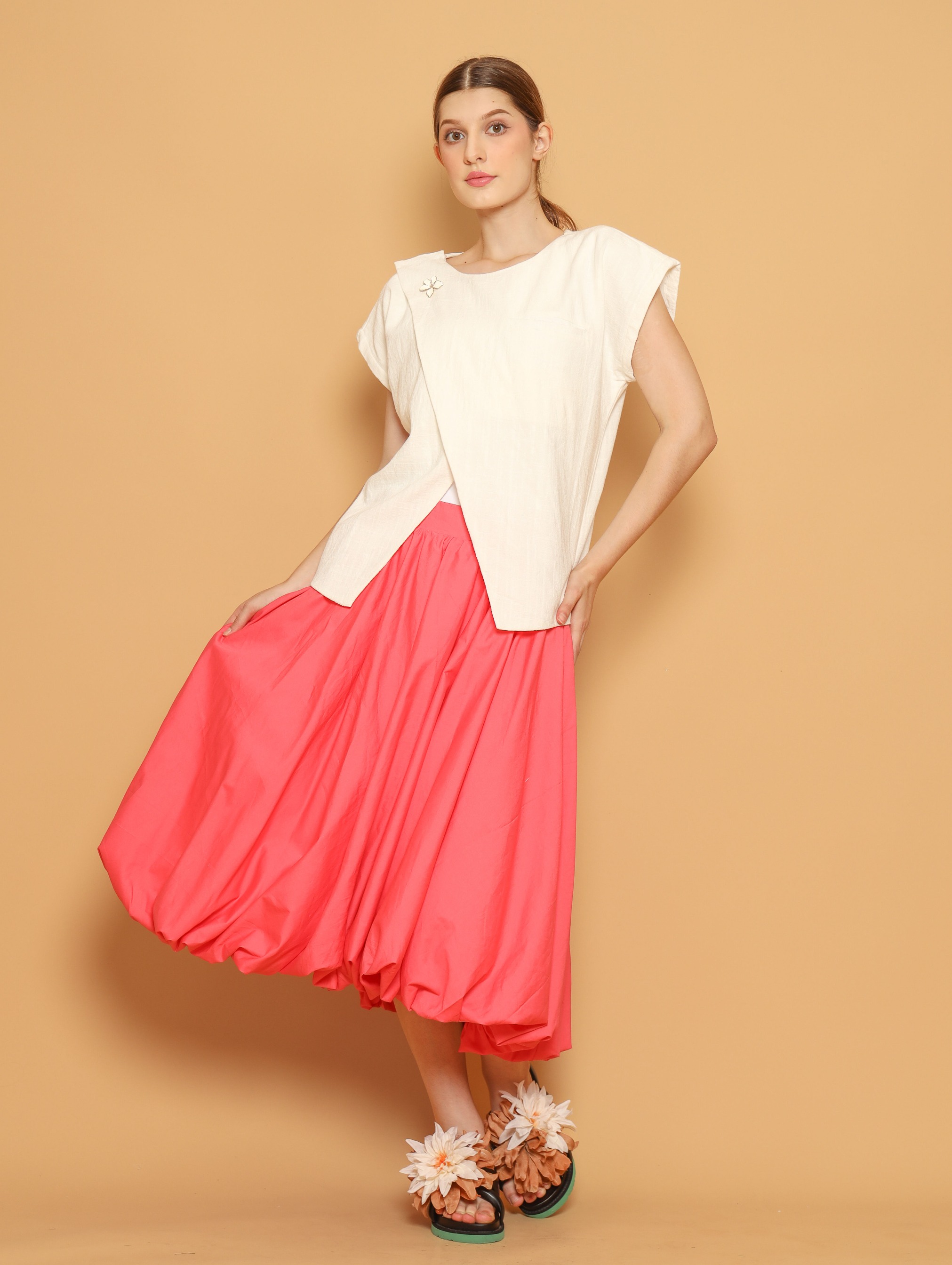 Nona Rona Daisy Vest White