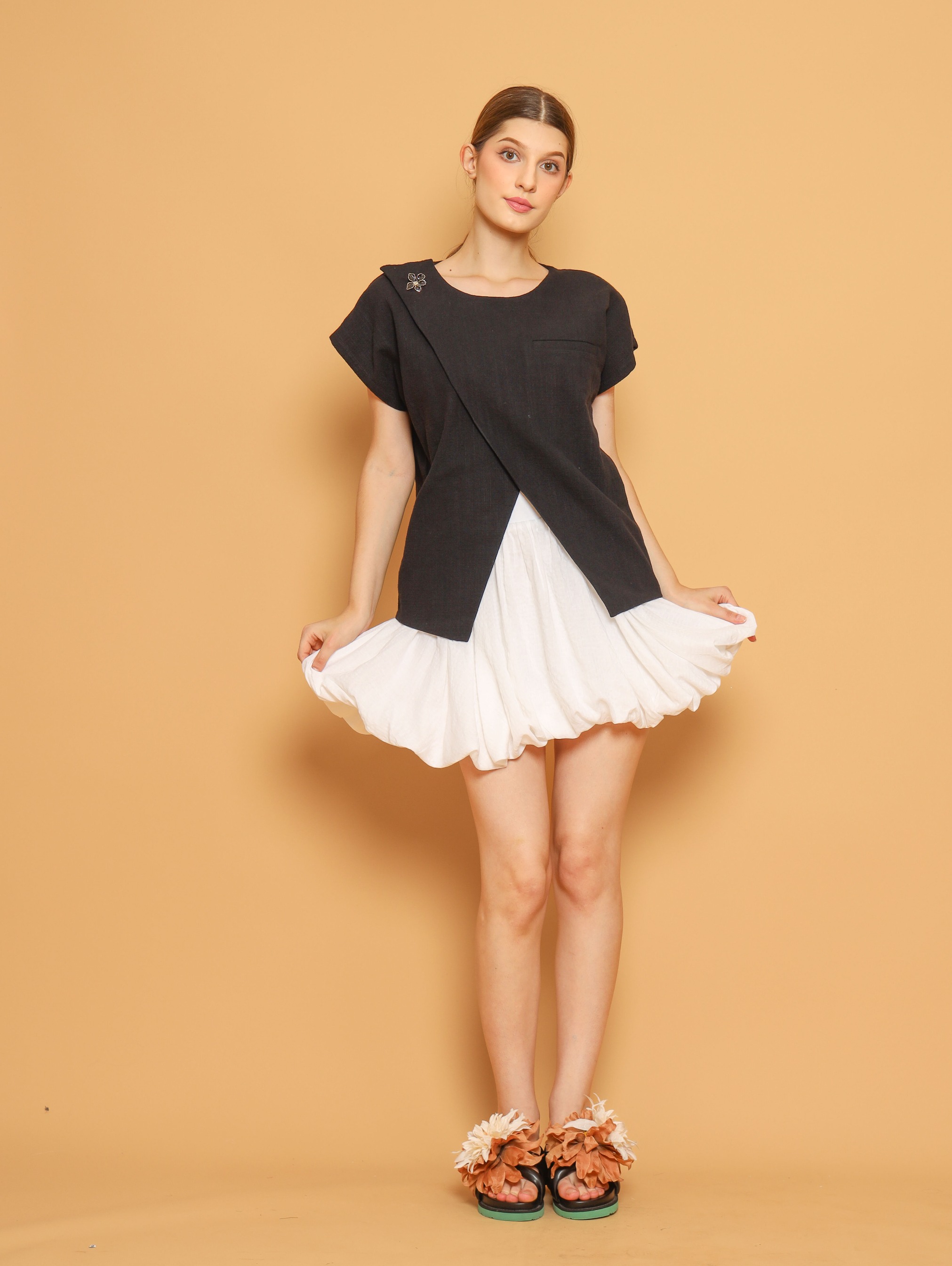 Nona Rona Daisy Vest Black