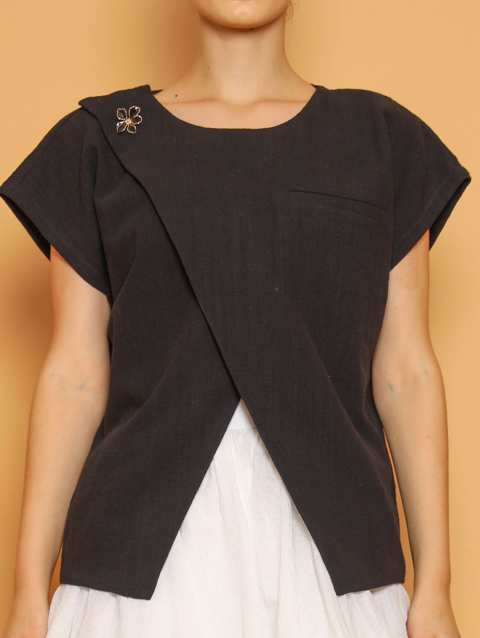Nona Rona Daisy Vest Black