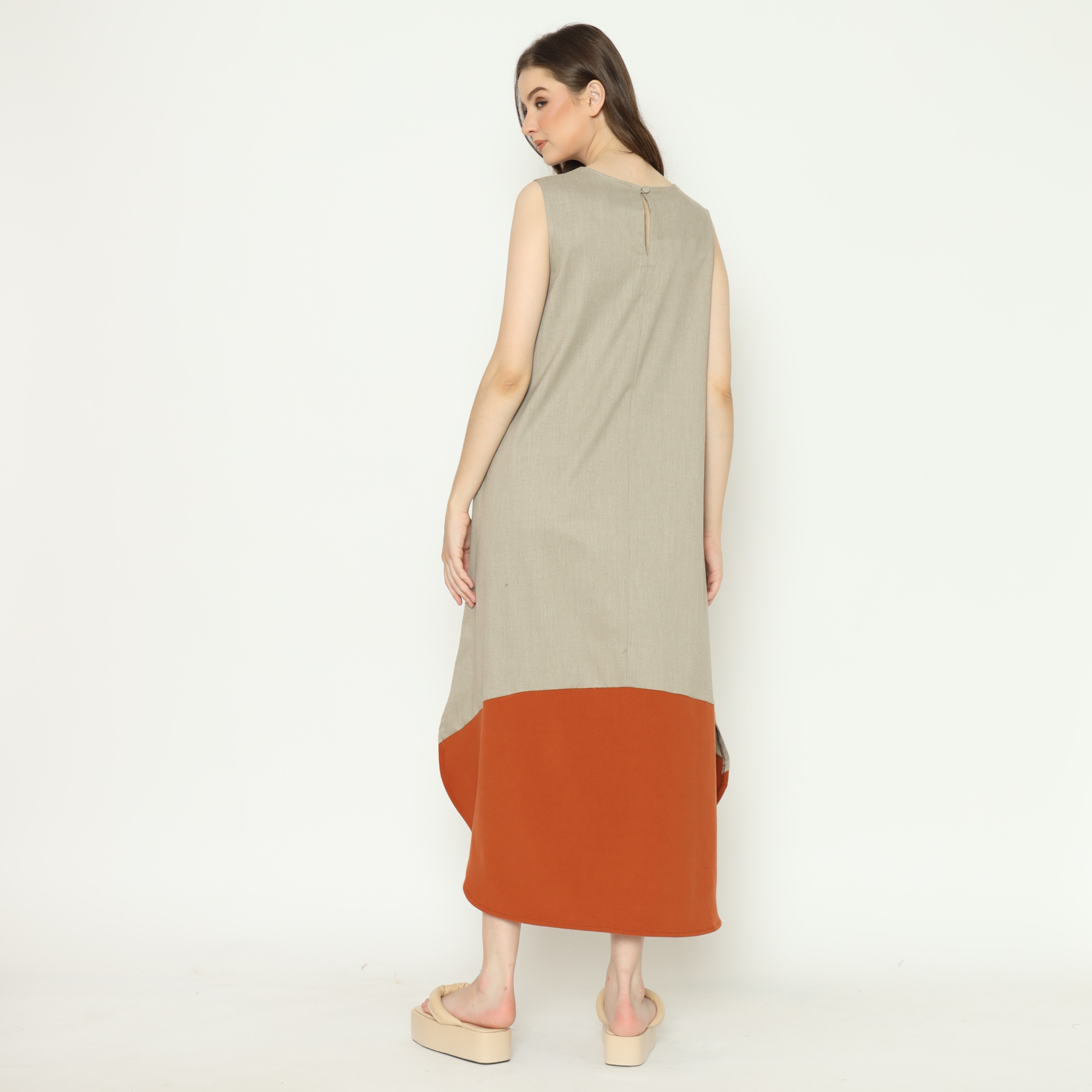 (GARAGE SALE) Nona Rona Ronde Dress Beige