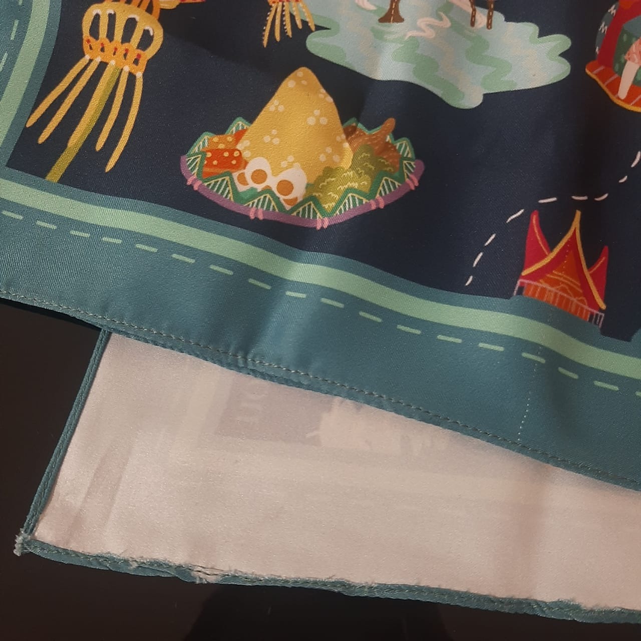 (GARAGE SALE) Nona Rona Plesiran Scarf Tosca