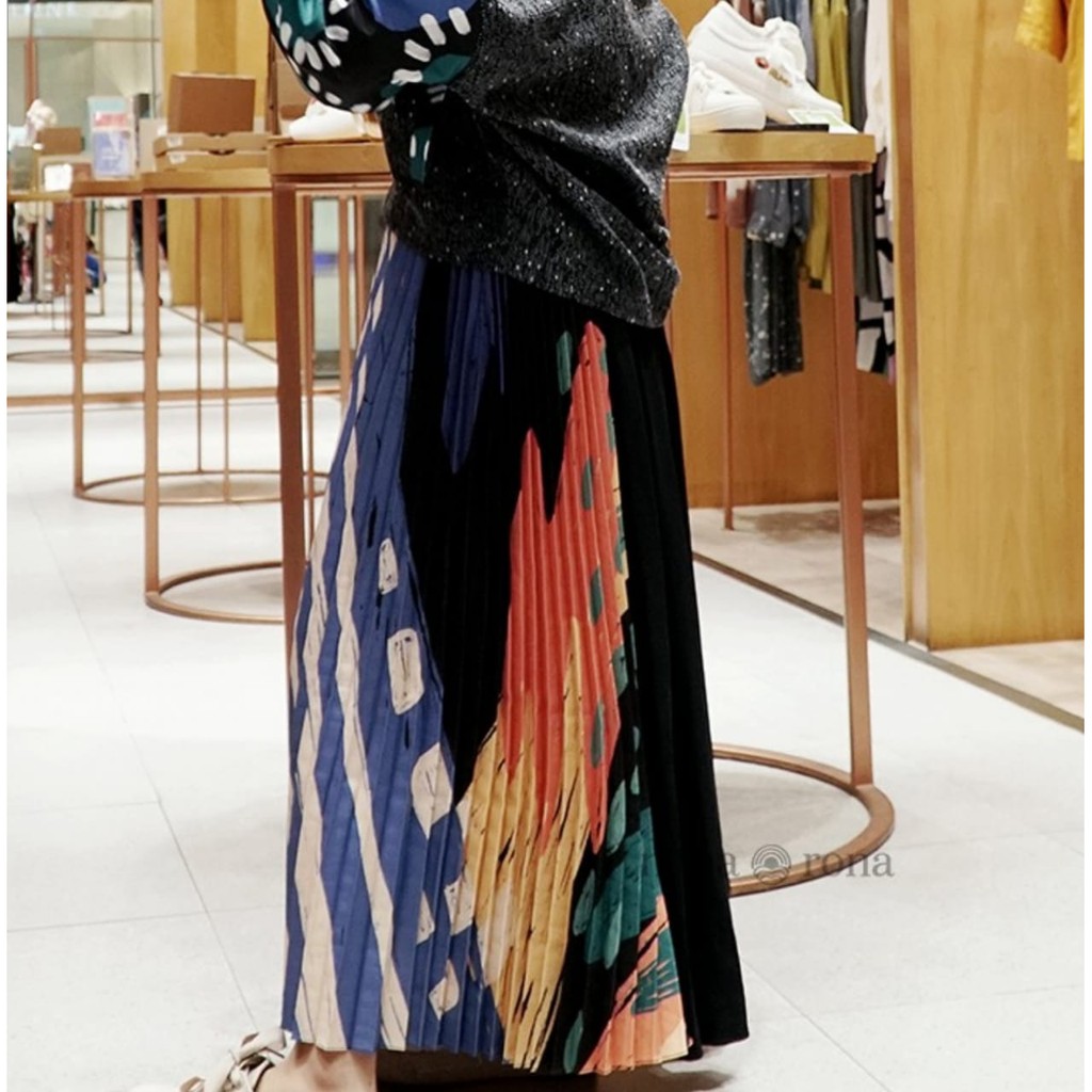 Nona Rona x Chikigo - Salira Pleats Skirt - Black
