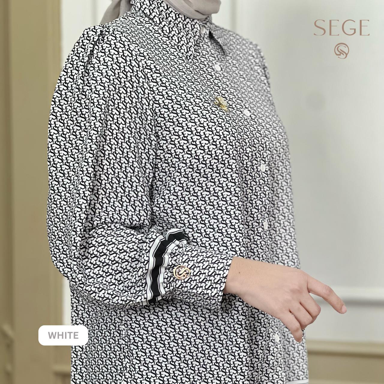Dera Monogram Shirt byMDLY