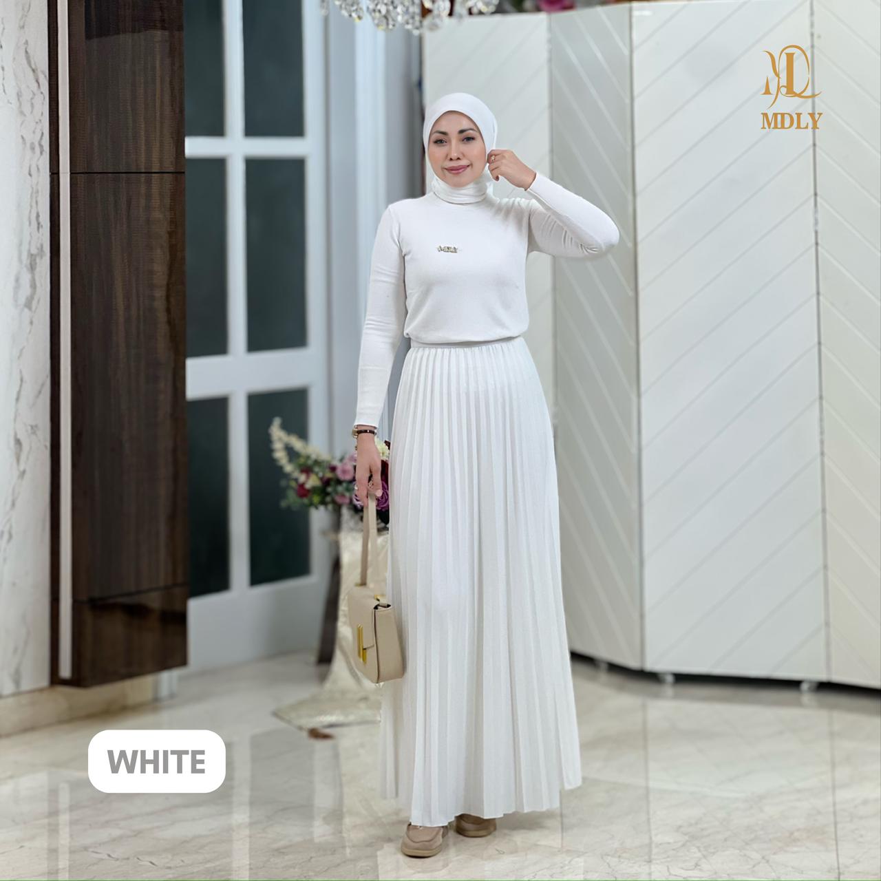 Basic Pleats Skirt New Collection by MDLY