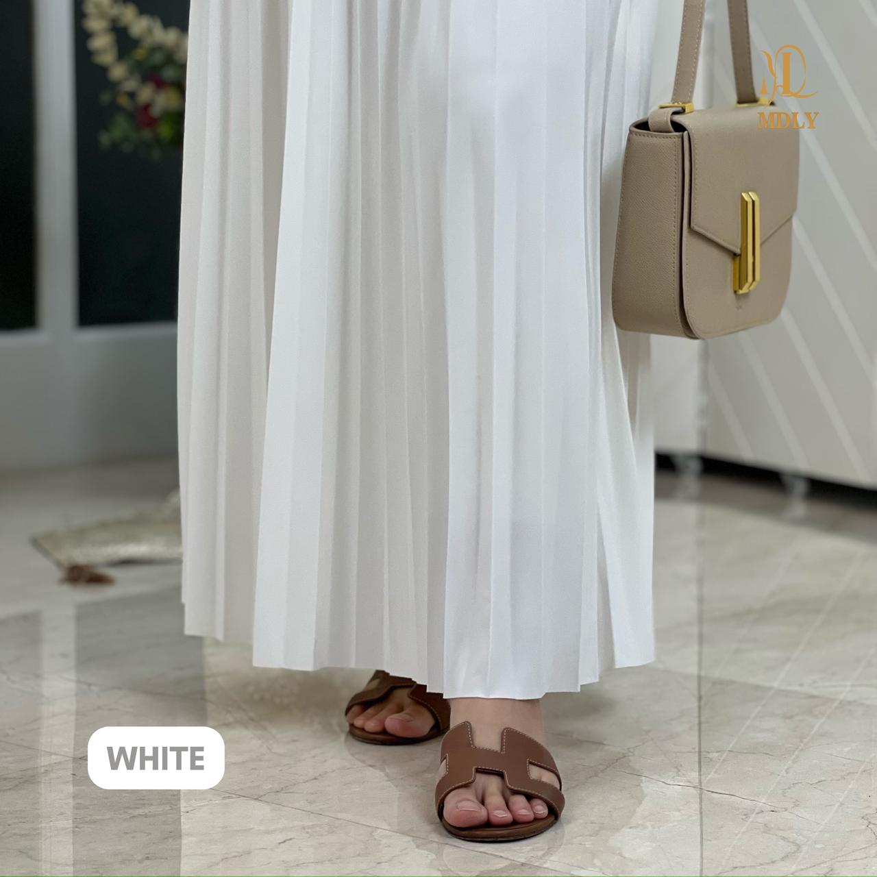 Basic Pleats Skirt New Collection by MDLY