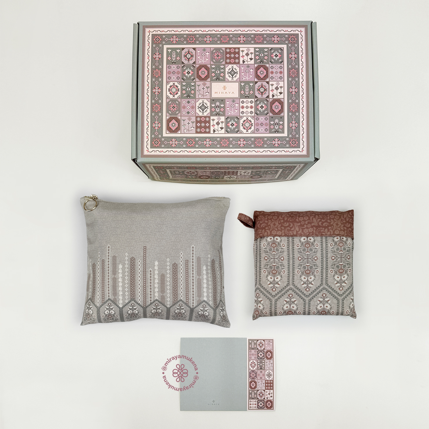 Hampers Mukena Sajadah Frilly Silver