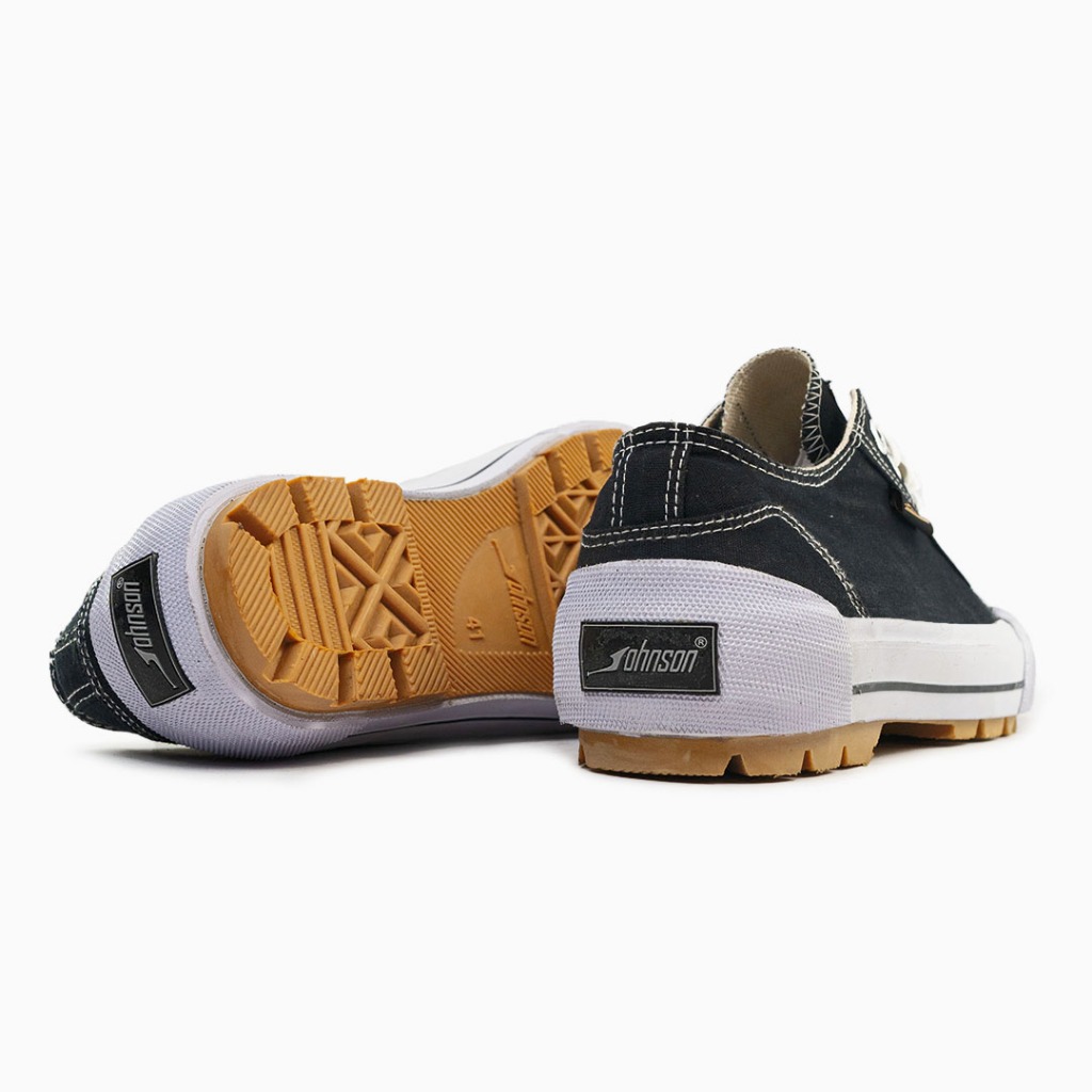 SEPATU SNEAKERS JOHNSON - STAR LOWCUT (LC) BLACK WHITE