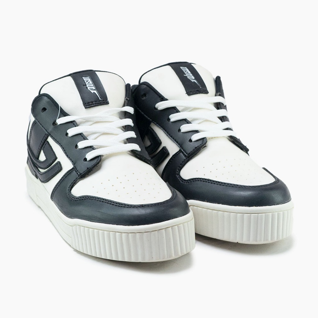 Johnson - Delta Lowcut (LC) Black White