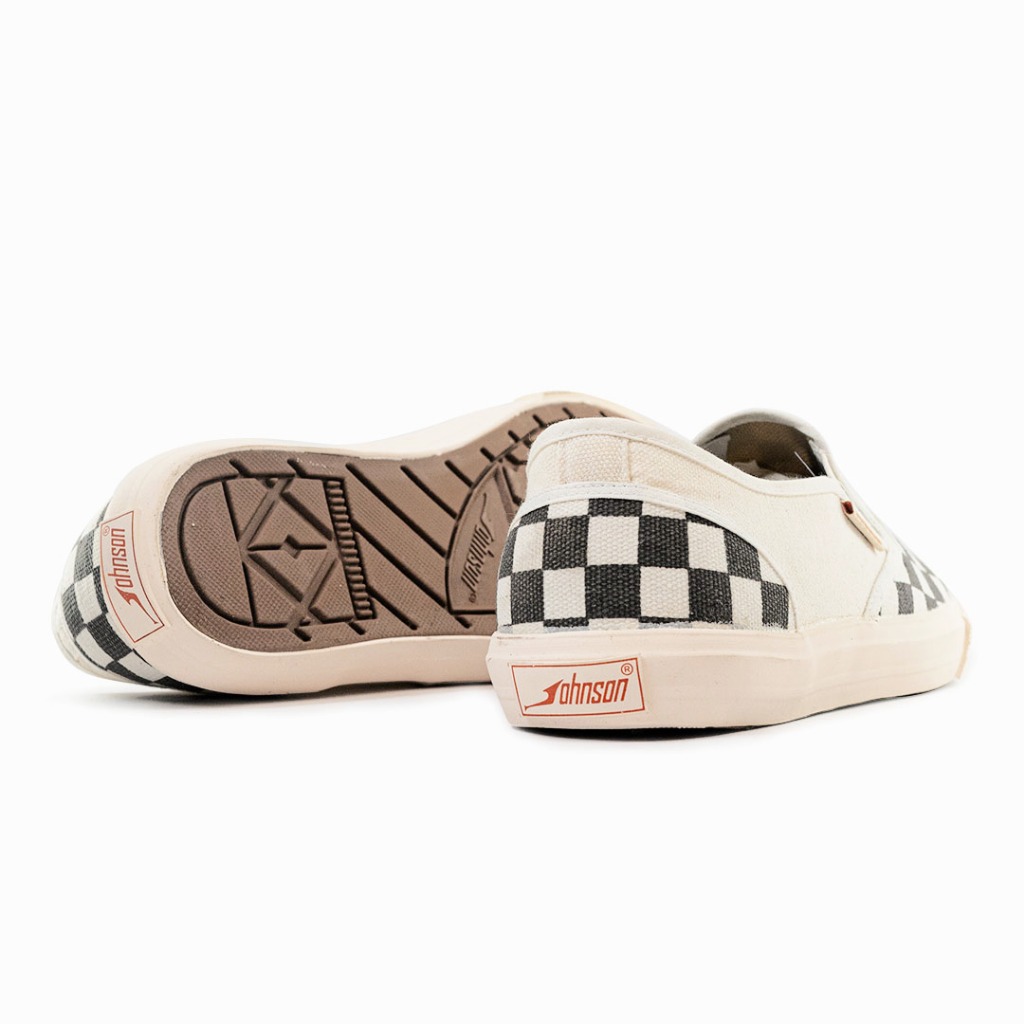 SEPATU SLIP ON JOHNSON - VENUS SQUARE