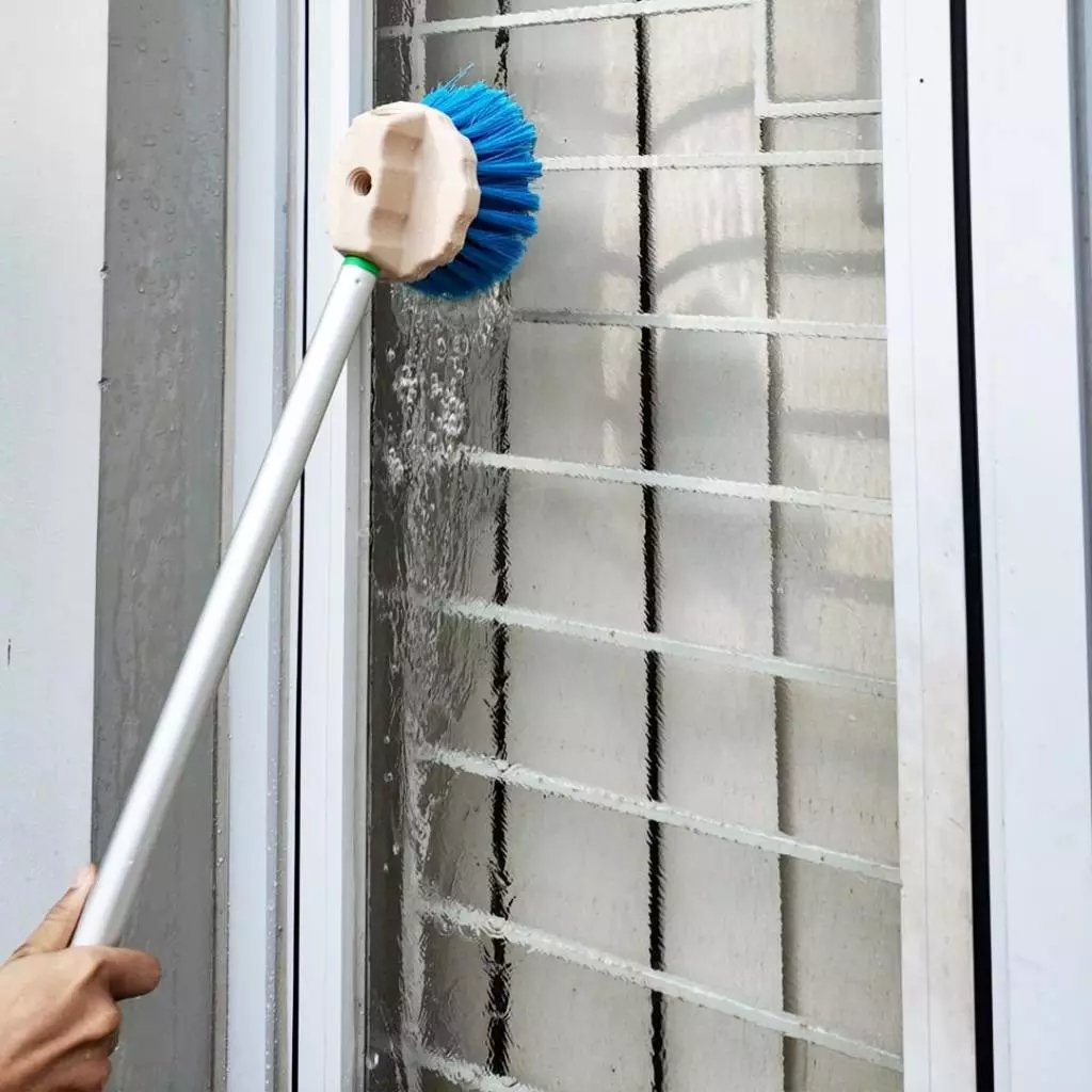 Aqua Brush - Sikat Pembersih Kaca dengan Aliran Air Katup Kontrol Cleanmatic 202515