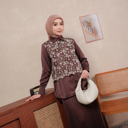 Image of ANINDYASCARF - EVARA BLOUSE