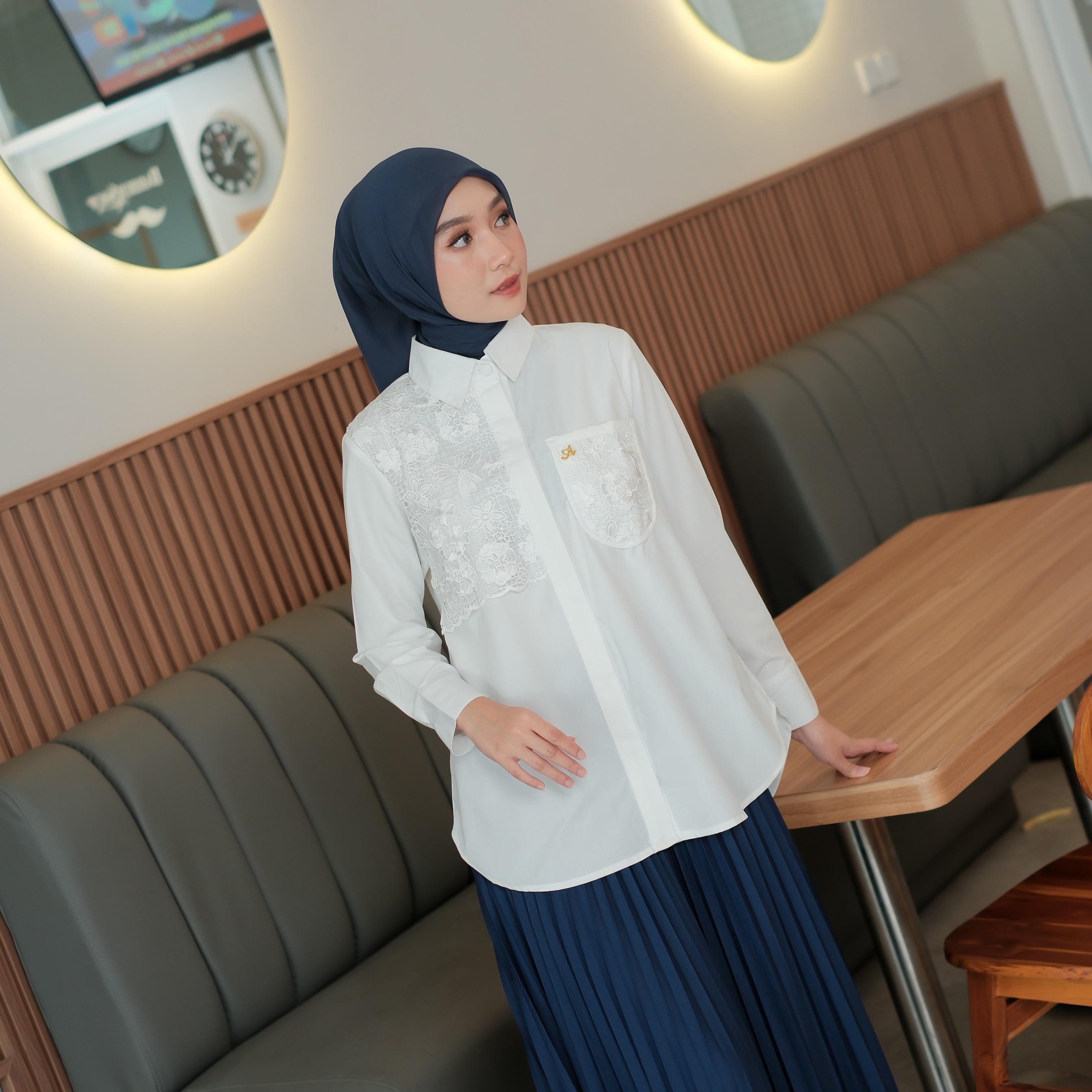 ANINDYASCARF. INARA BLOUSE