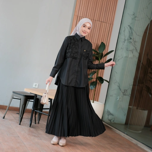 Image of ANINDYASCARF. INARA BLOUSE