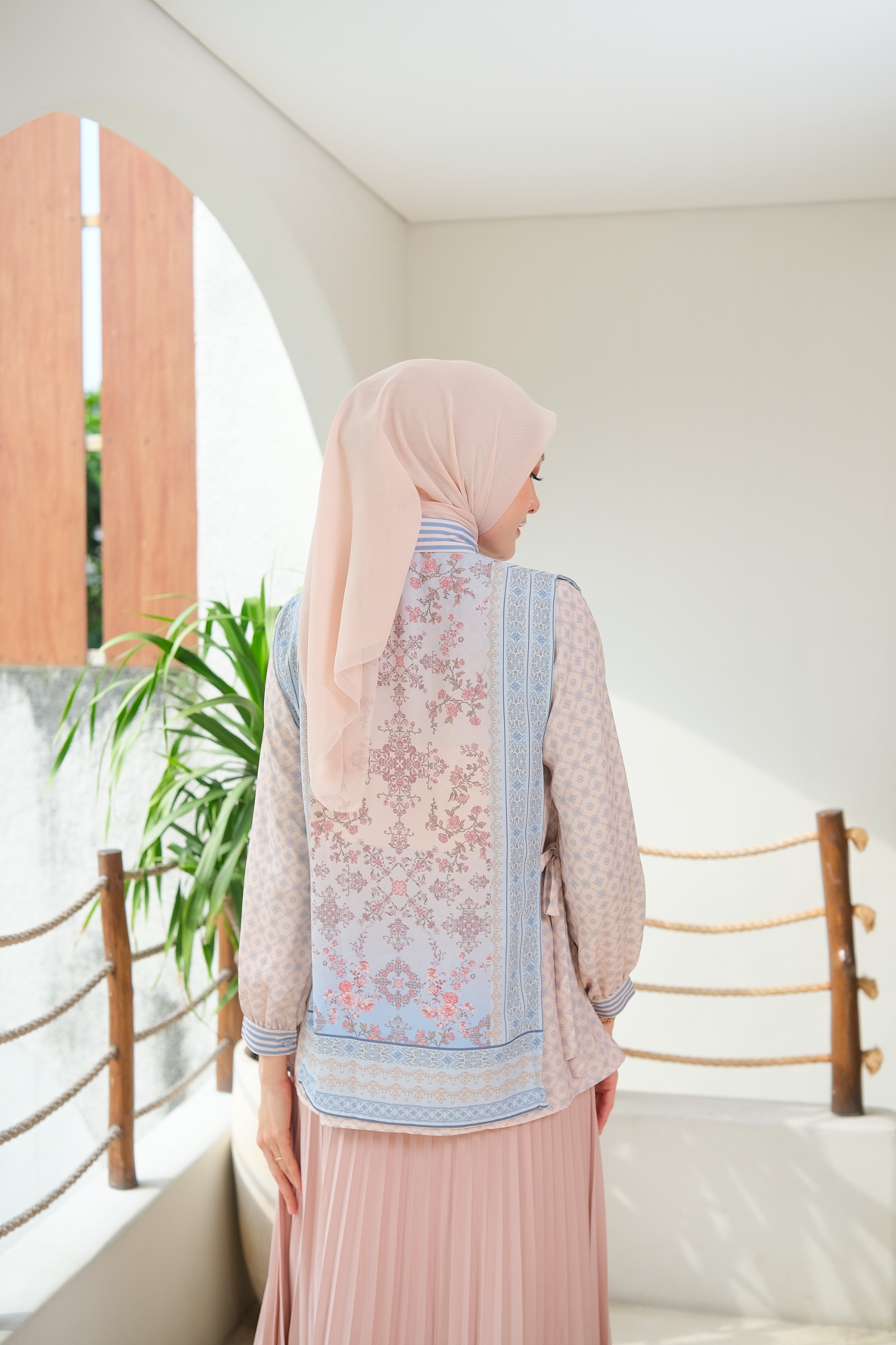 NURA BLOUSE ANINDYASCARF 
